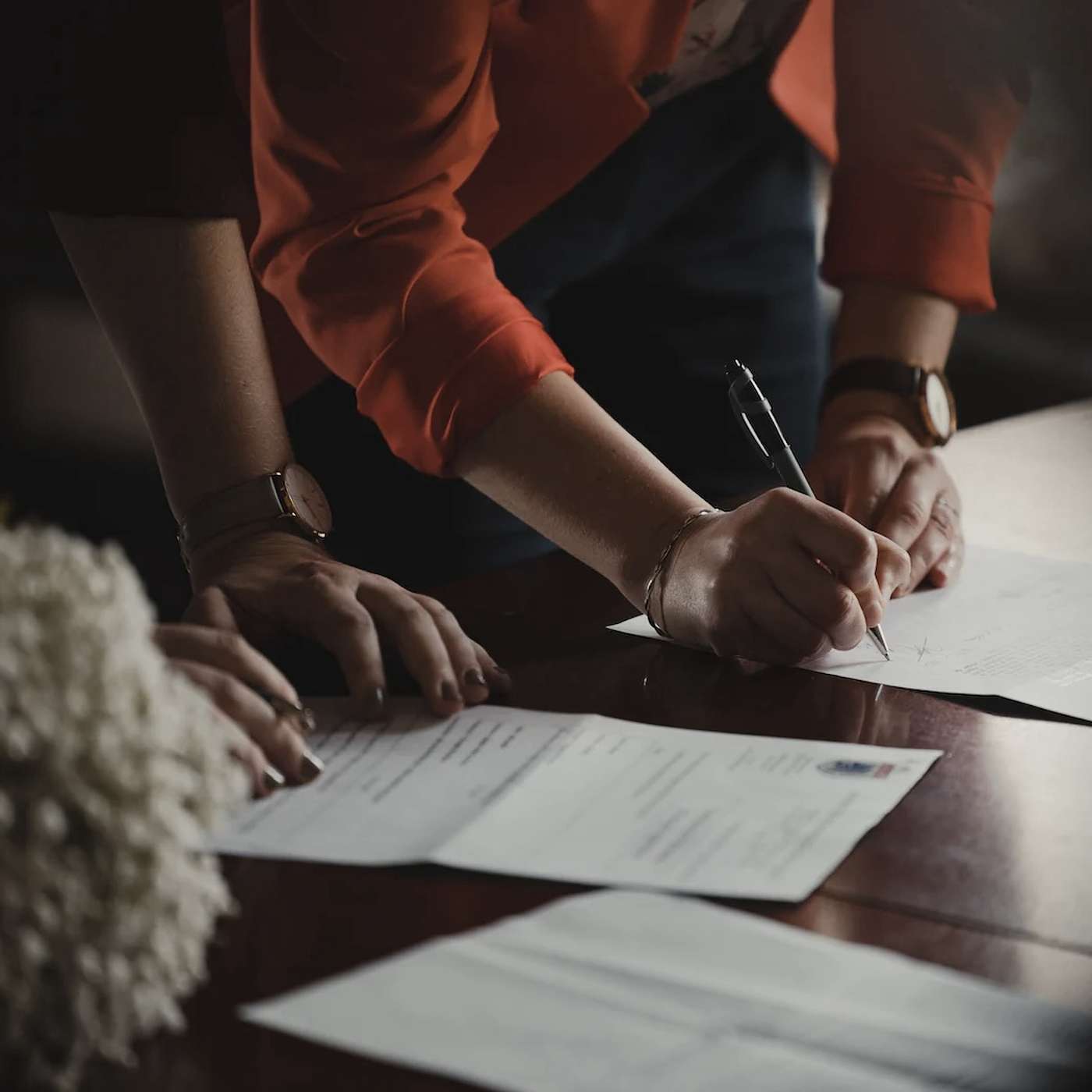 [ARTICLE] 4 Steps to Consider When Signing a Contract as a Doctor episode artwork