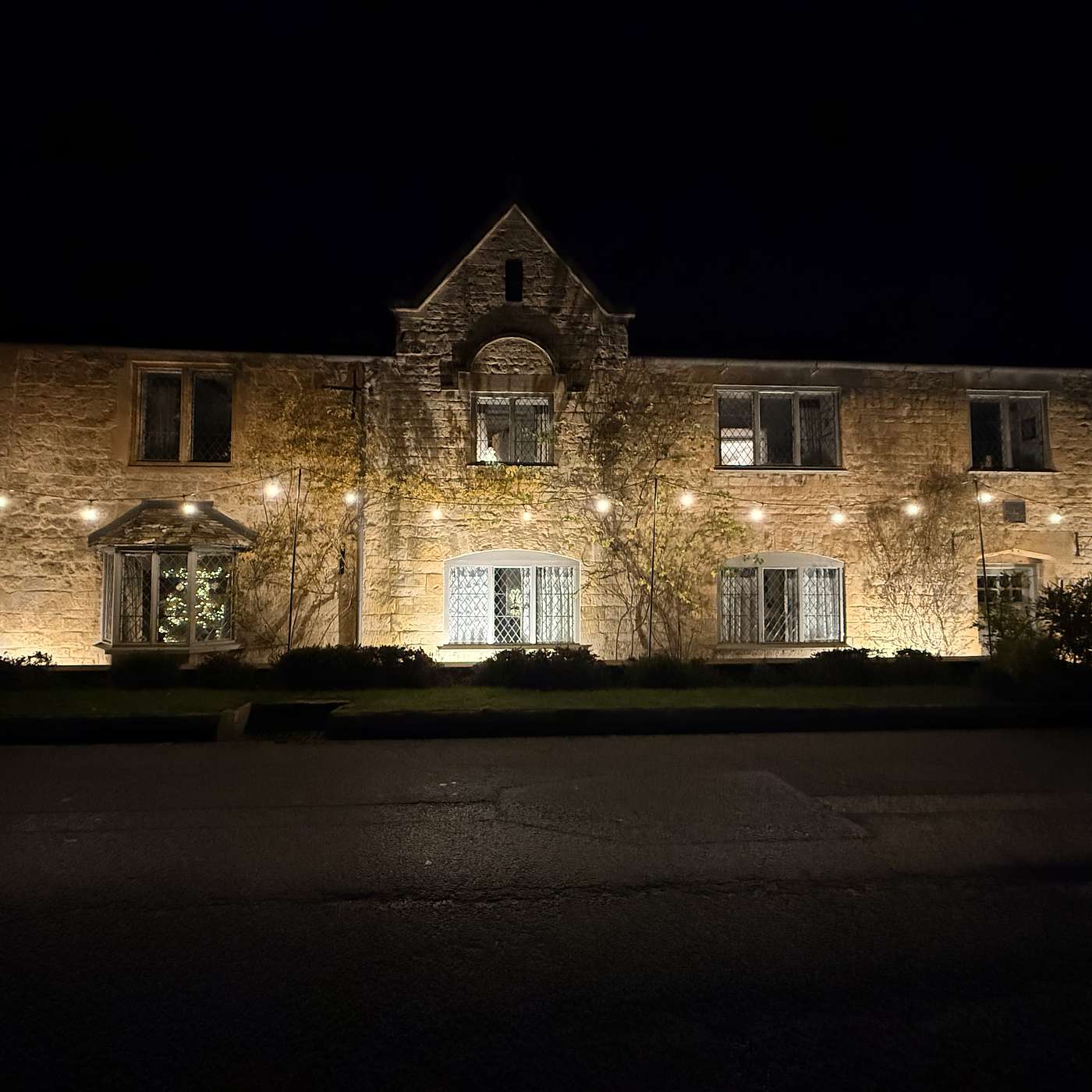 Gretel le Maître Ponders Beauty, with Bede & other guests