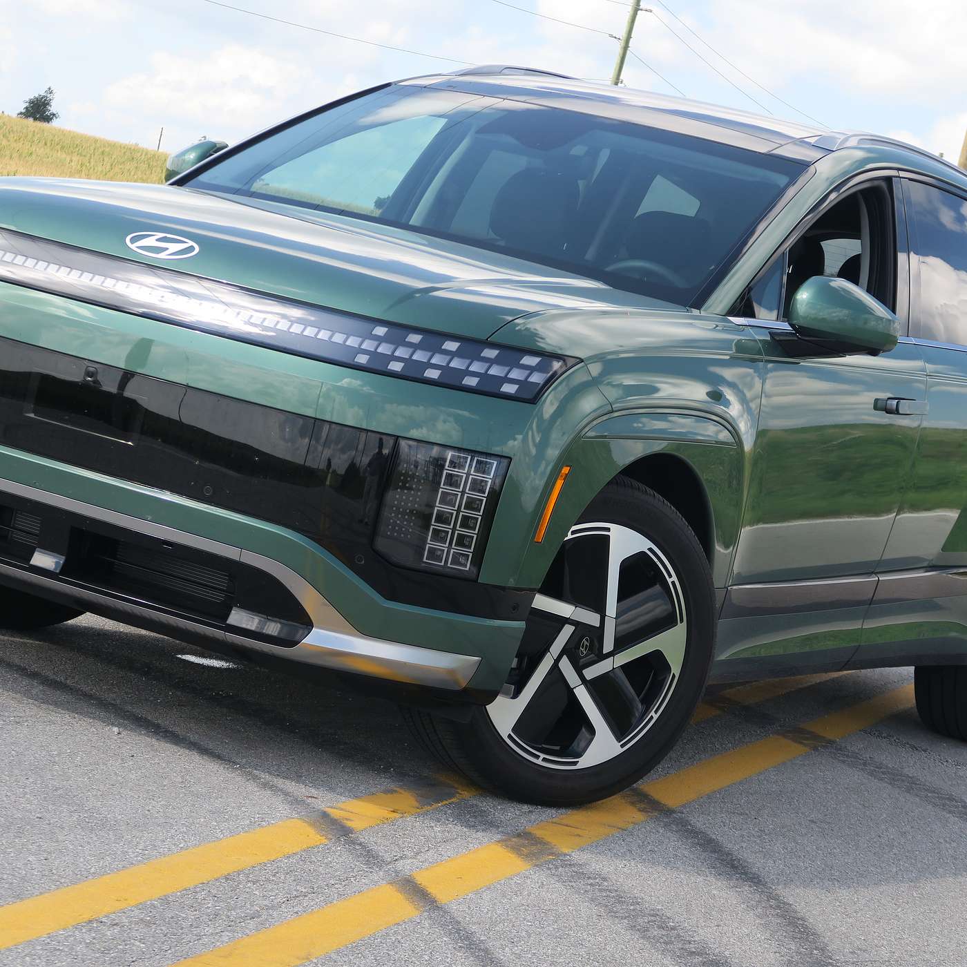 Cheaper Lucid Gravity, Smart Hyundai Ioniq 9, Mechanical Batteries and AI at War — episode artwork