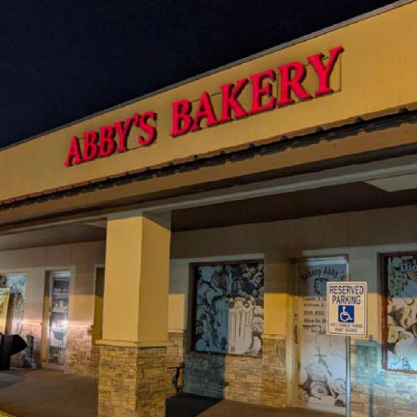 ICE Arrests Texas Bakery Owners for Harboring Migrants episode artwork