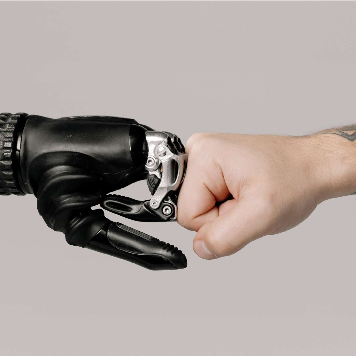 Společenské a ekonomické dopady rozvoje umělé inteligence: Technologie není nepřítel, lidé i firmy se postupně přizpůsobí. AI (zatím) neumí fungovat tam, kde jde o jednání mezi lidmi episode artwork