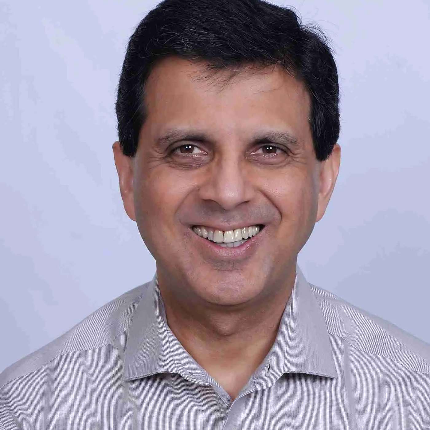 How Akbar Sultan Helps Women Leaders Find Their Voice and Rise