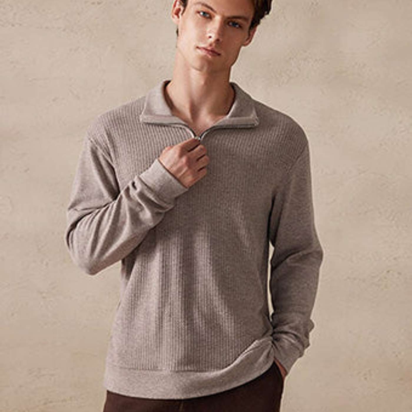 How to Master Effortless Blazer and Jeans Style？