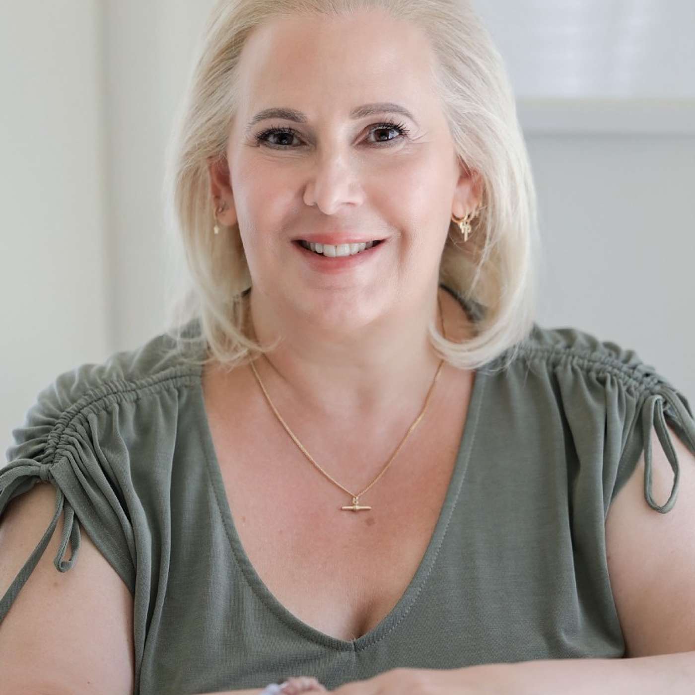 #112: Today on Kickass Boomers we discuss Diane Bruno's many transitions in life and how they made her the fabulous woman she is today! episode artwork