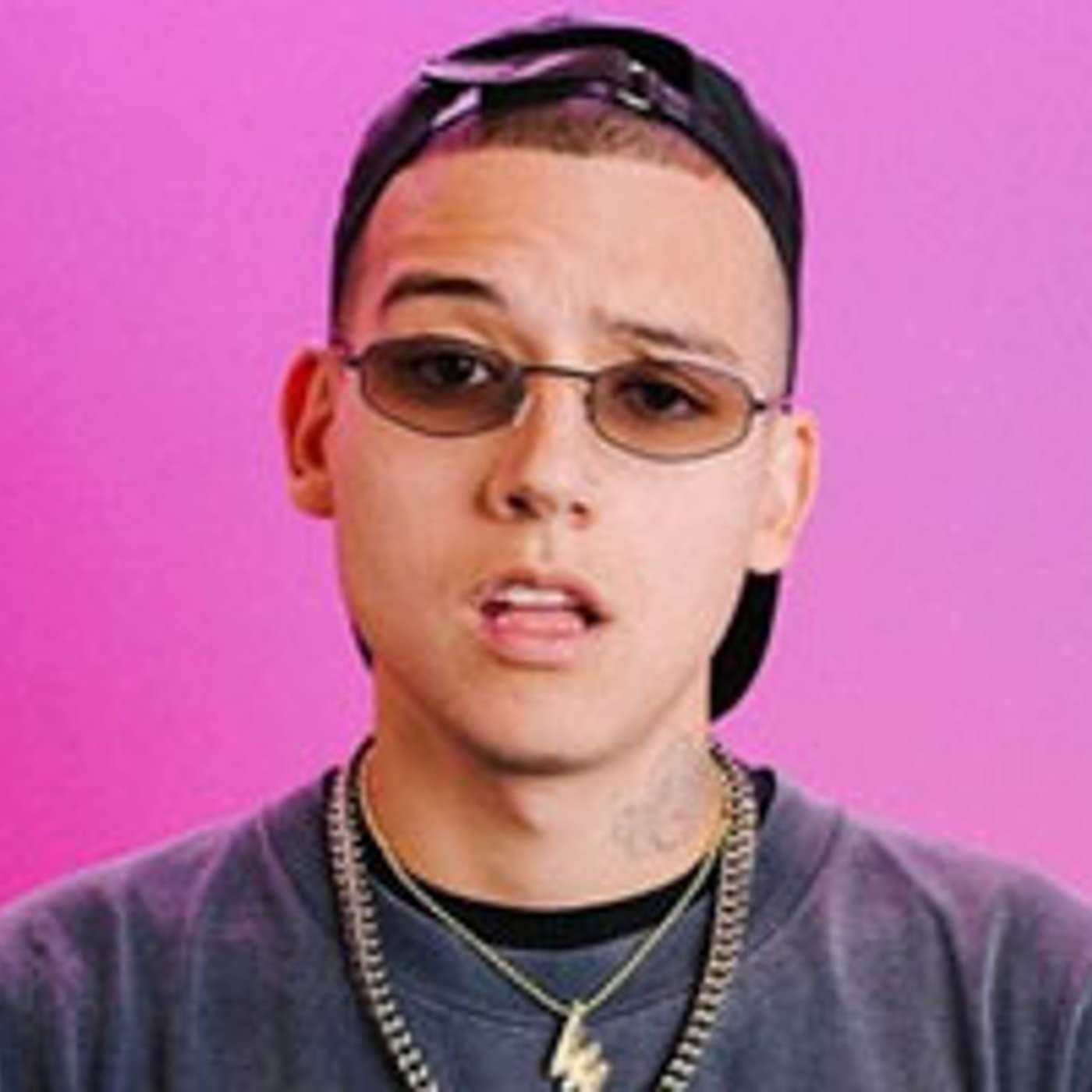 Entrevista a Sky Rompiendo: "Se viene música con Peso Pluma y Karol G" episode artwork