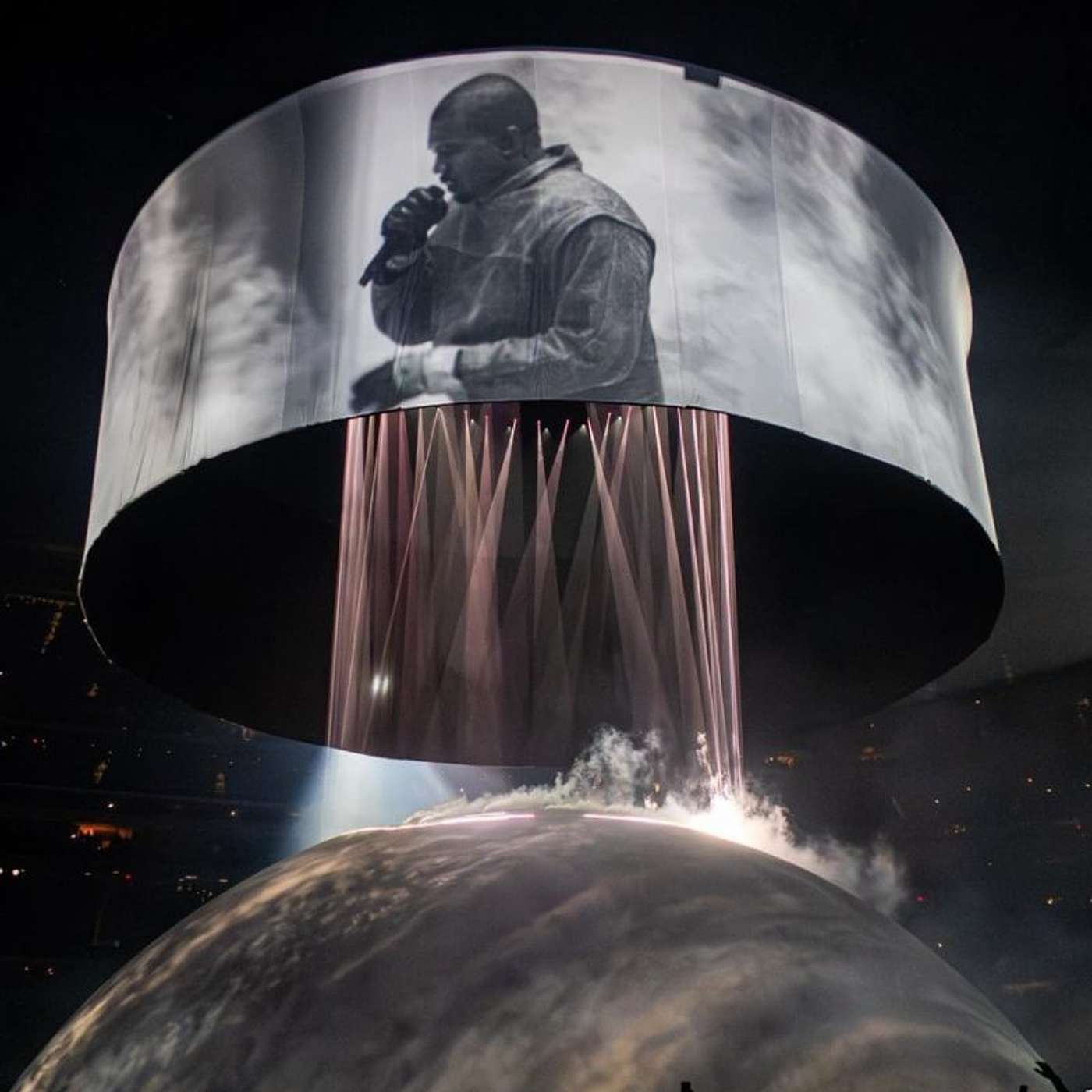 Kanye Westは「スタジアム」を再発明する episode artwork