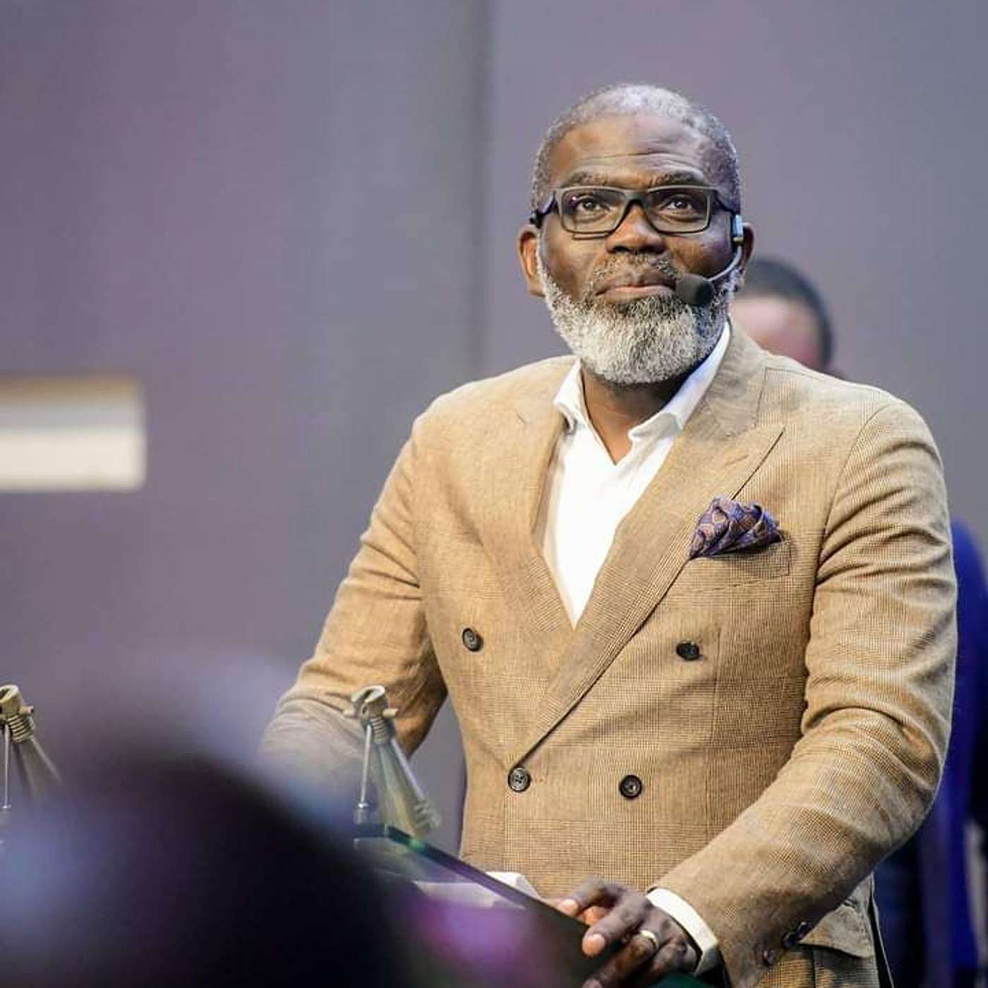 Bénédiction matinale avec le révérend Francis Ngawala