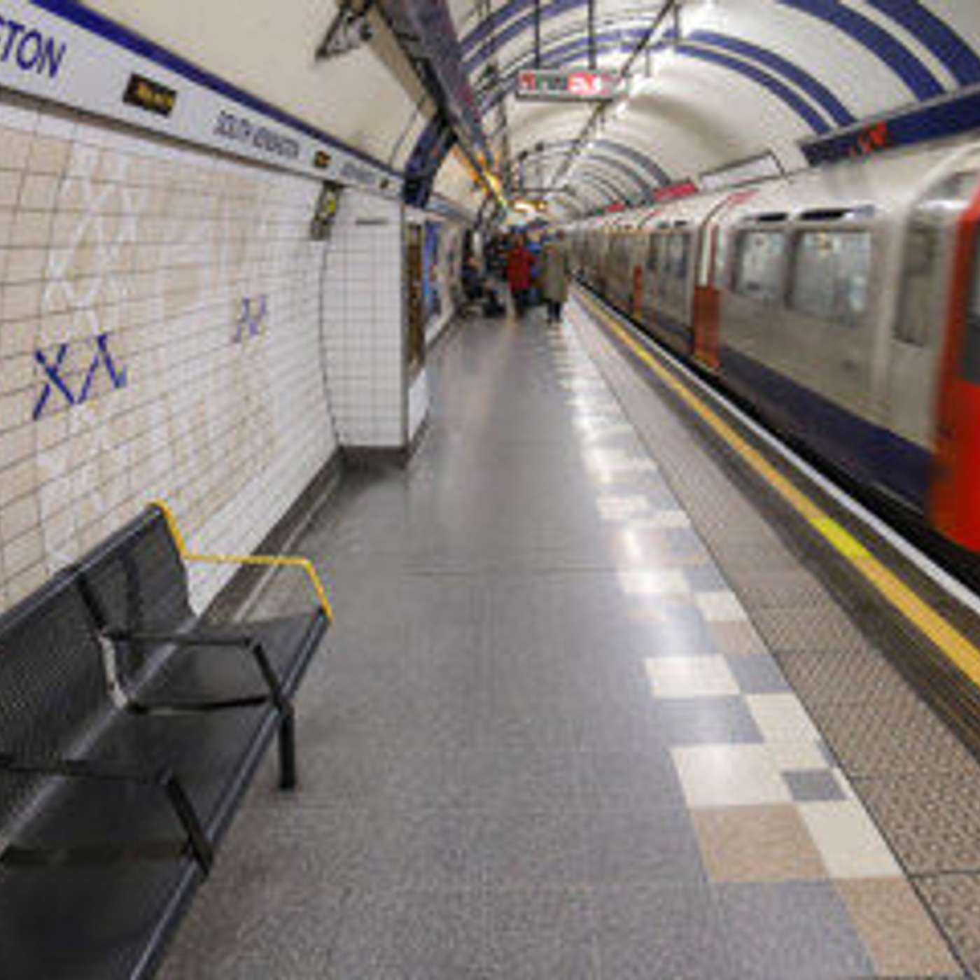 Londra: la metro La metro di Londra è molto frequentata... anche dai fantasmi! episode artwork