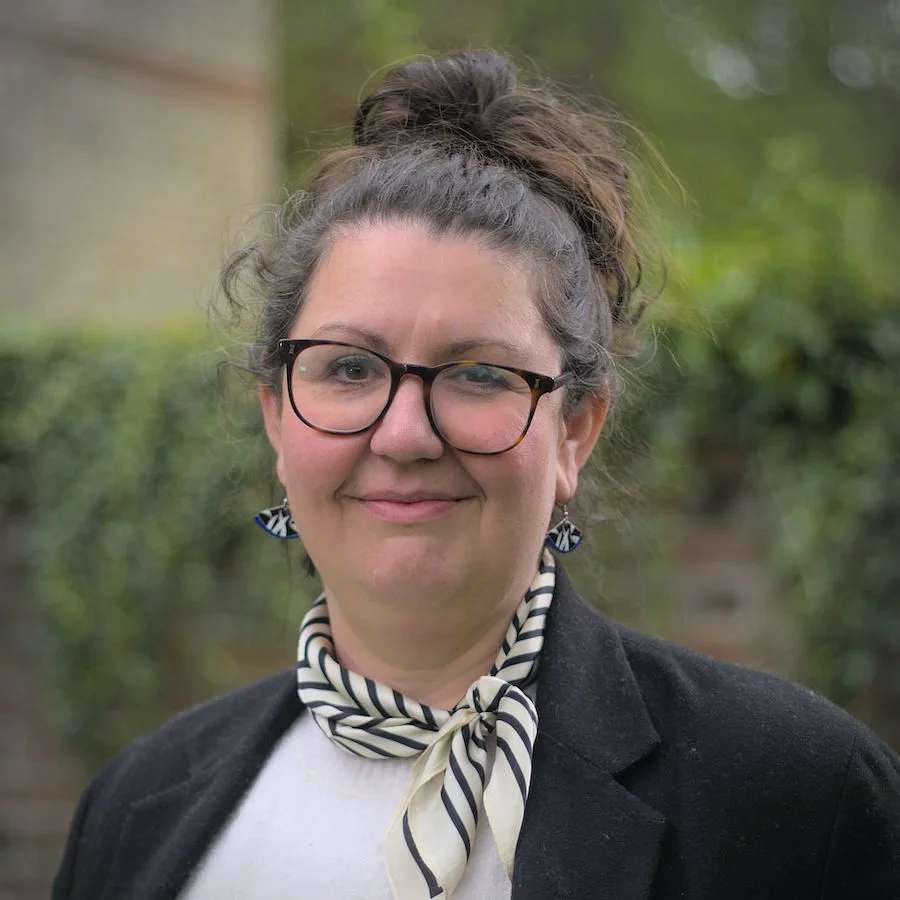 Lois Lee