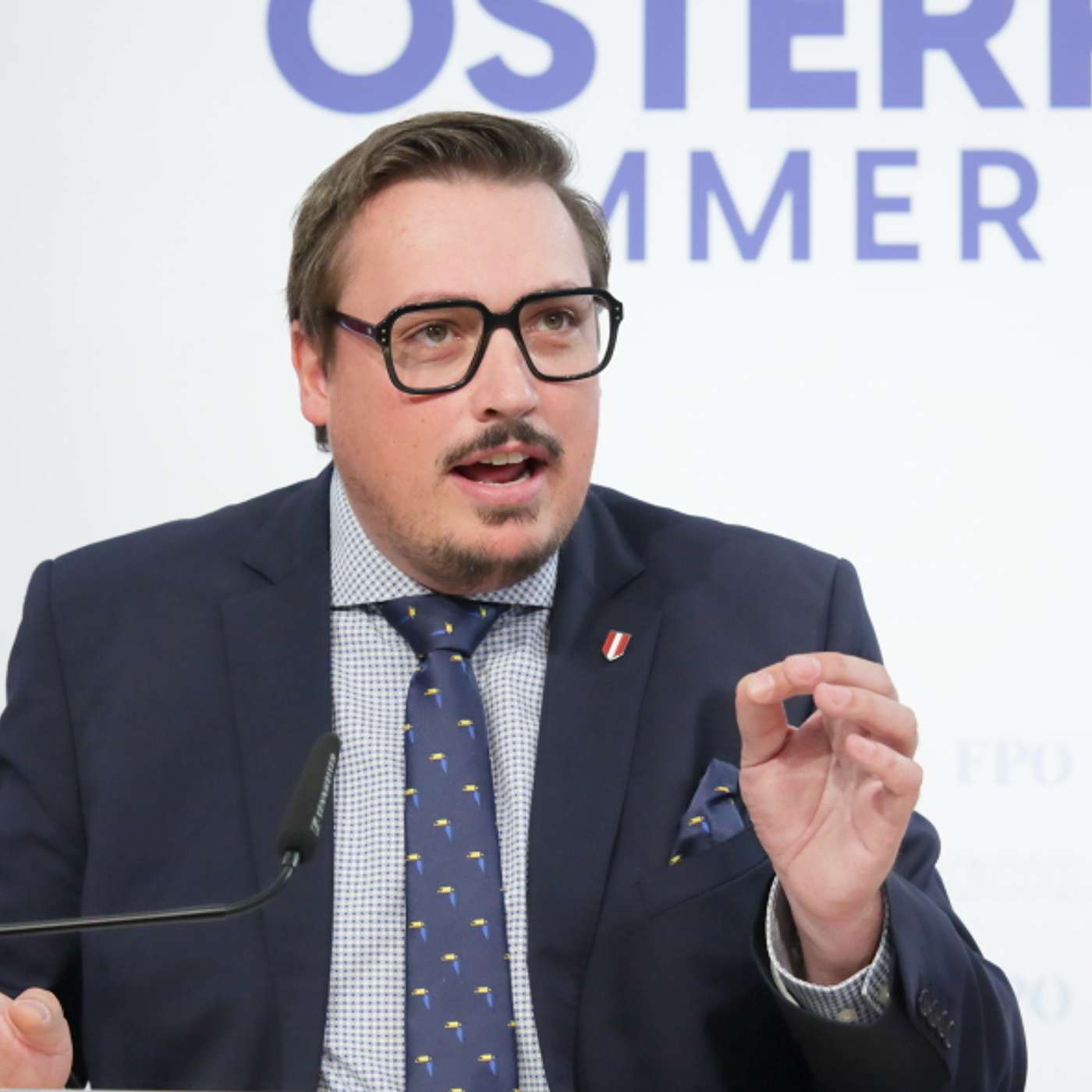 "Jetzt schauen wir einmal nach, wer aller von unserem Steuergeld so lebt!"