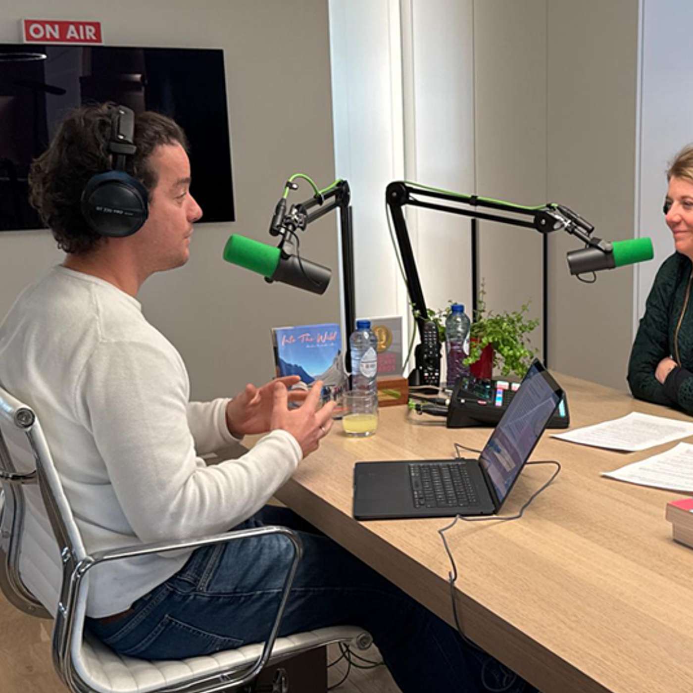 Etion interviewt Nick over Het Goede Doen Wérkt. Etion interviewt Nick over Het Goede Doen Wérkt.