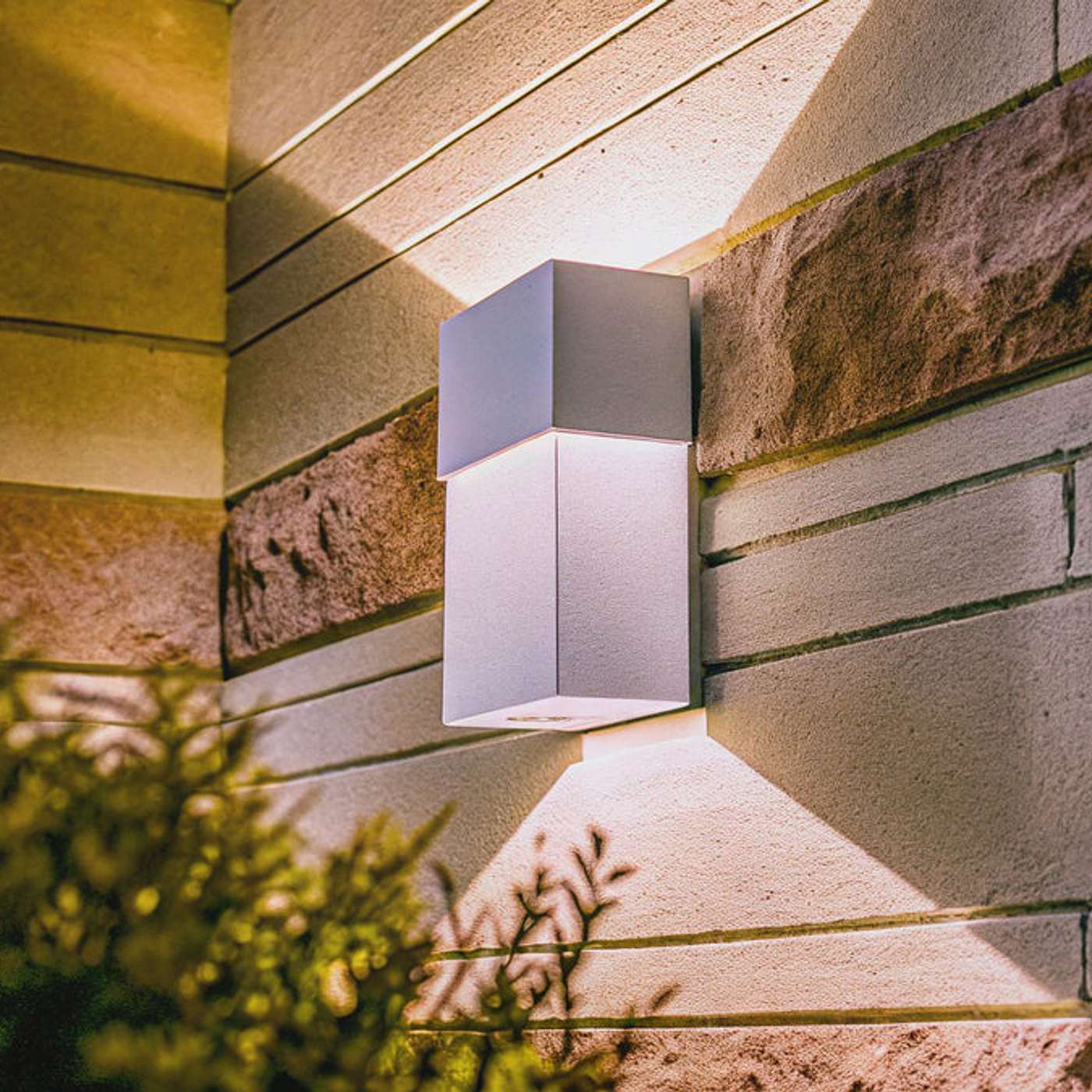 Creating a Luxurious Garden with Premium Brass Outdoor Lighting