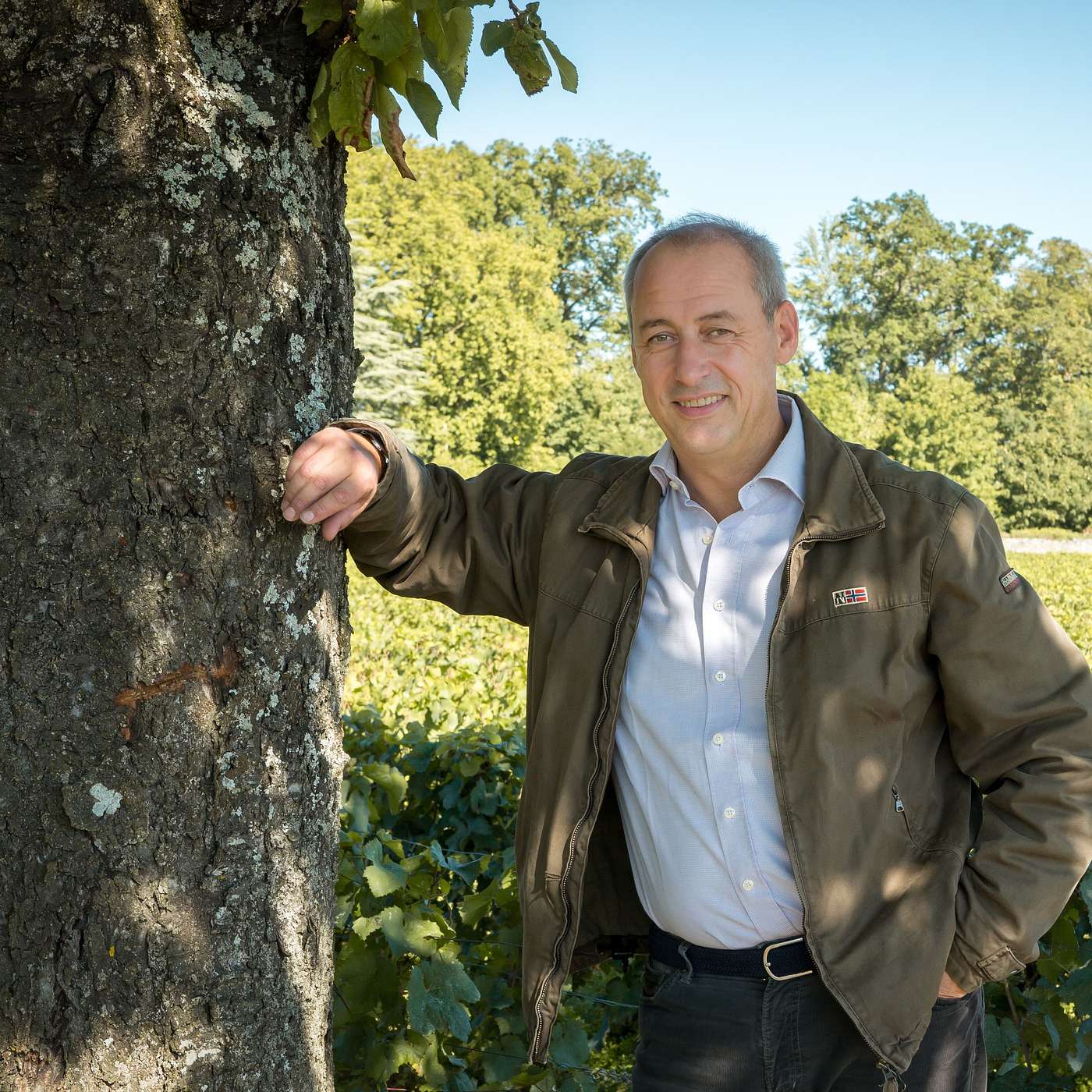 Episode 258:Sixth-generation vintner Albéric Bichot leads Maison Albert Bichot, crafting organic wines from premier Burgundy terroirs, from Richebourg Grand Cru to Chablis. He also  discusses Burgundy's place in today's wine market. episode artwork