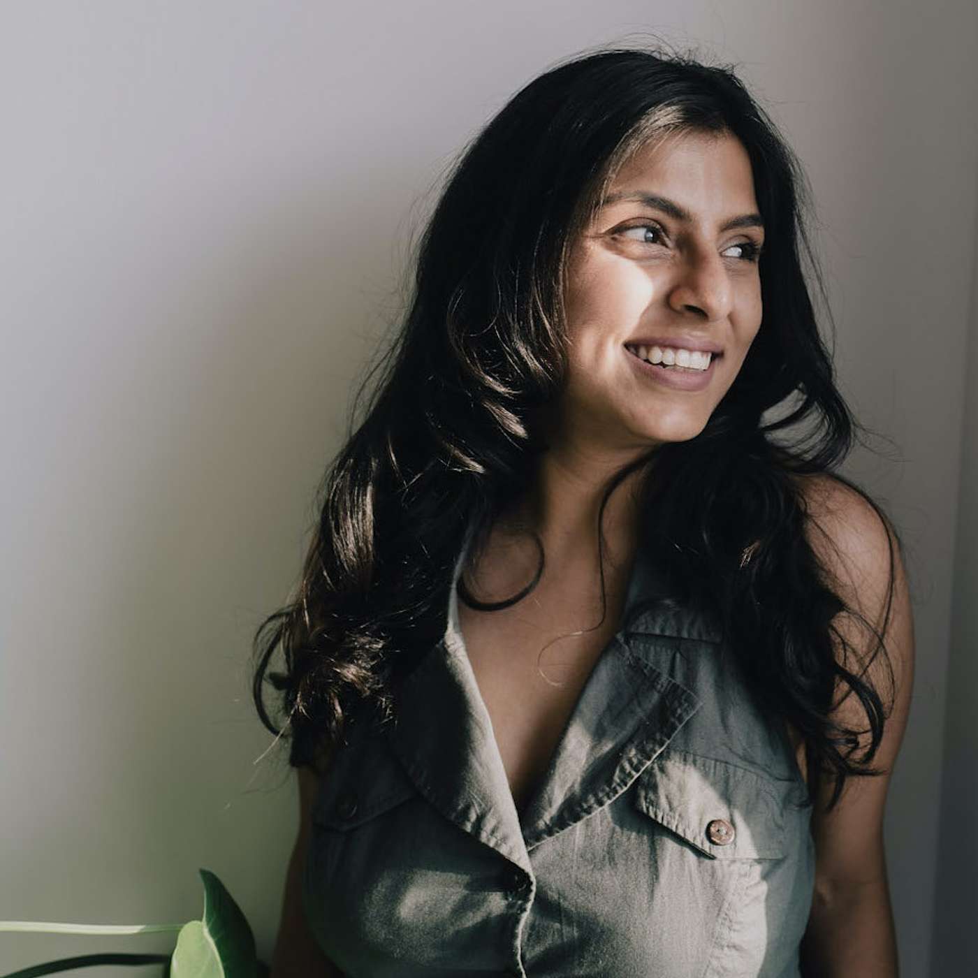 Deciphering Human-Centered Design and User Experience in Web3 with Vaishali Dialani: From Emotional Intelligence to Continuous Improvements | The Power of Vulnerability in Business | S3 E19