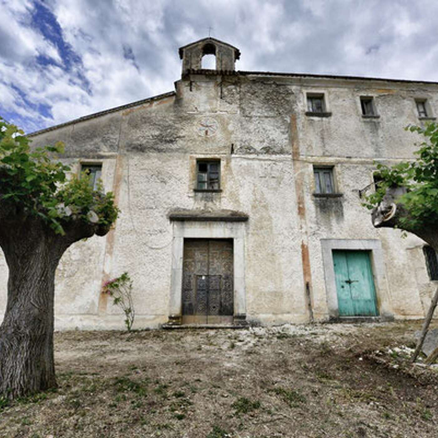 A Sicignano degli Alburni Salerno, con Ilaria  al “Monastero dei monaci del diavolo” episode artwork