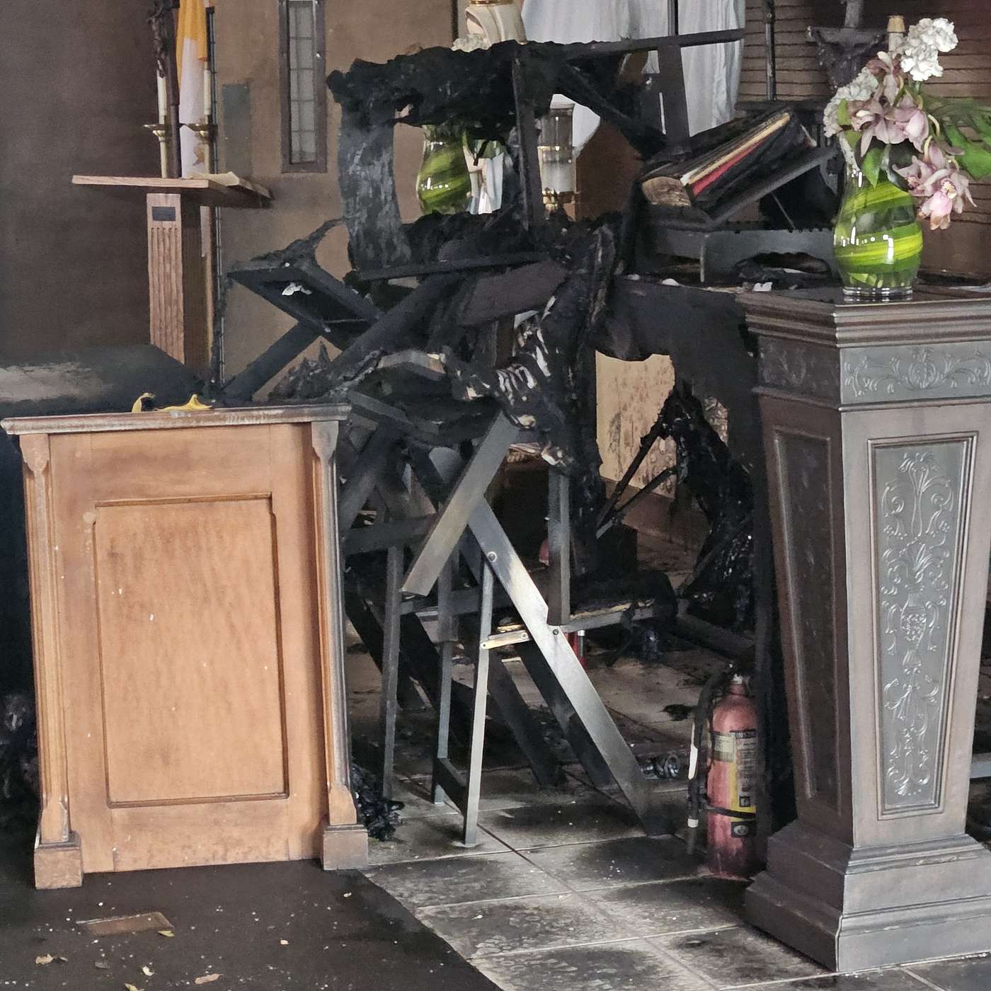 Episodio 1032: 🔥 SEGUNDO ATAQUE A Nuestra Parroquia Incarnation Catholic Church  / Luis Román