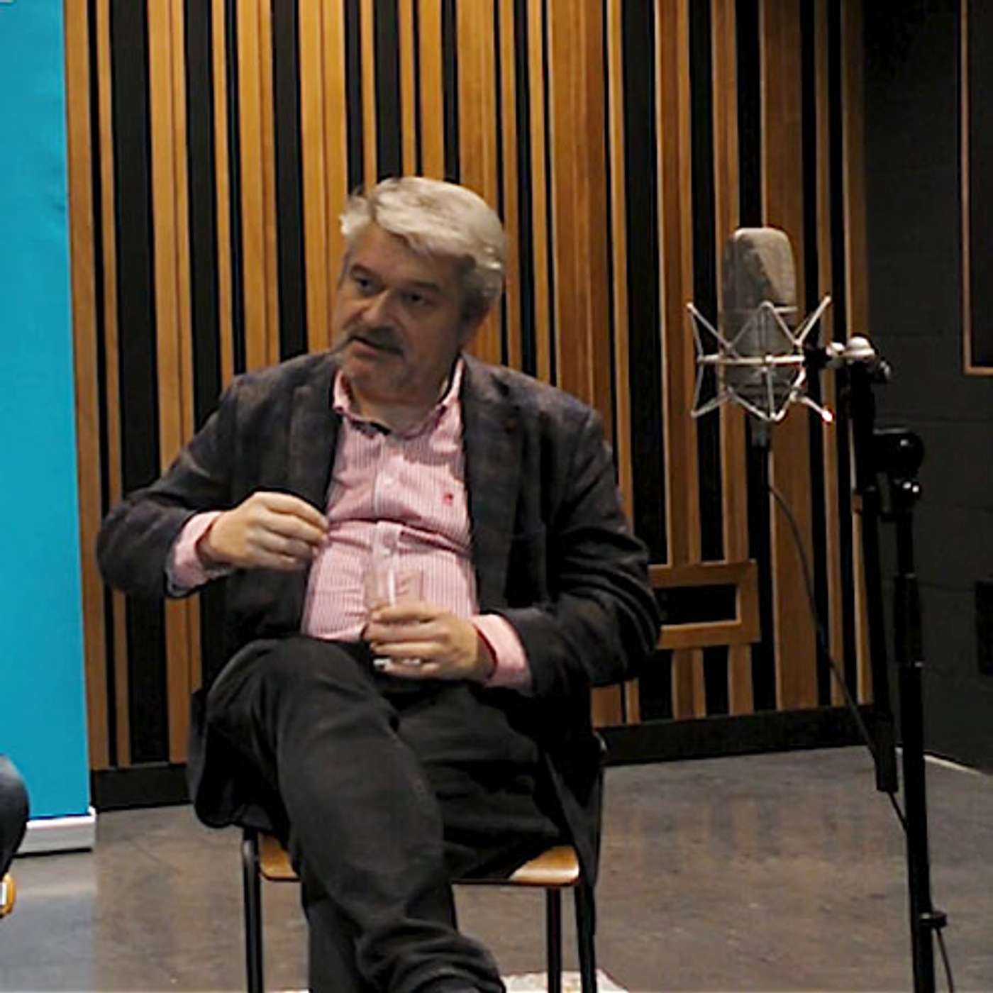 V-ICT-OR op de sofa ... Olivier Van Raemdonck | Woordvoerder en AI-adviseur van Minister Zuhal Demir