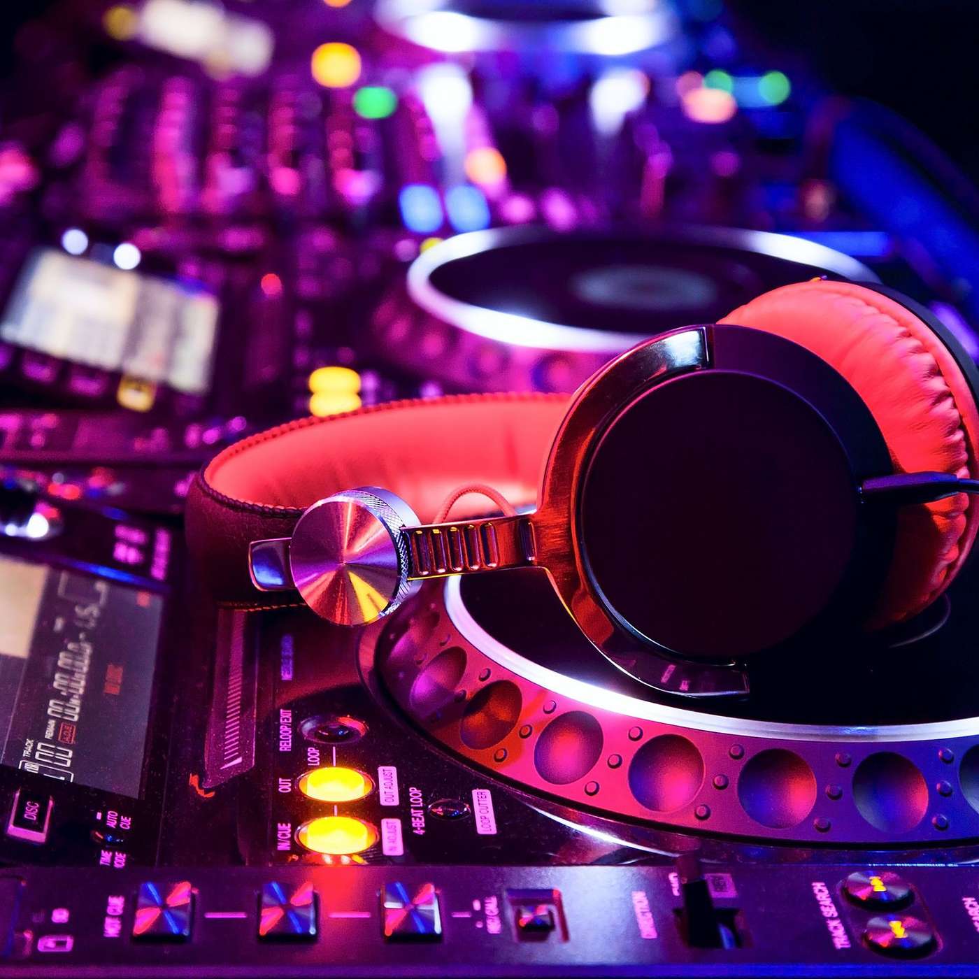 Episode 11: Bringing the Club to the Radio w/ Guest Manuel Miller
