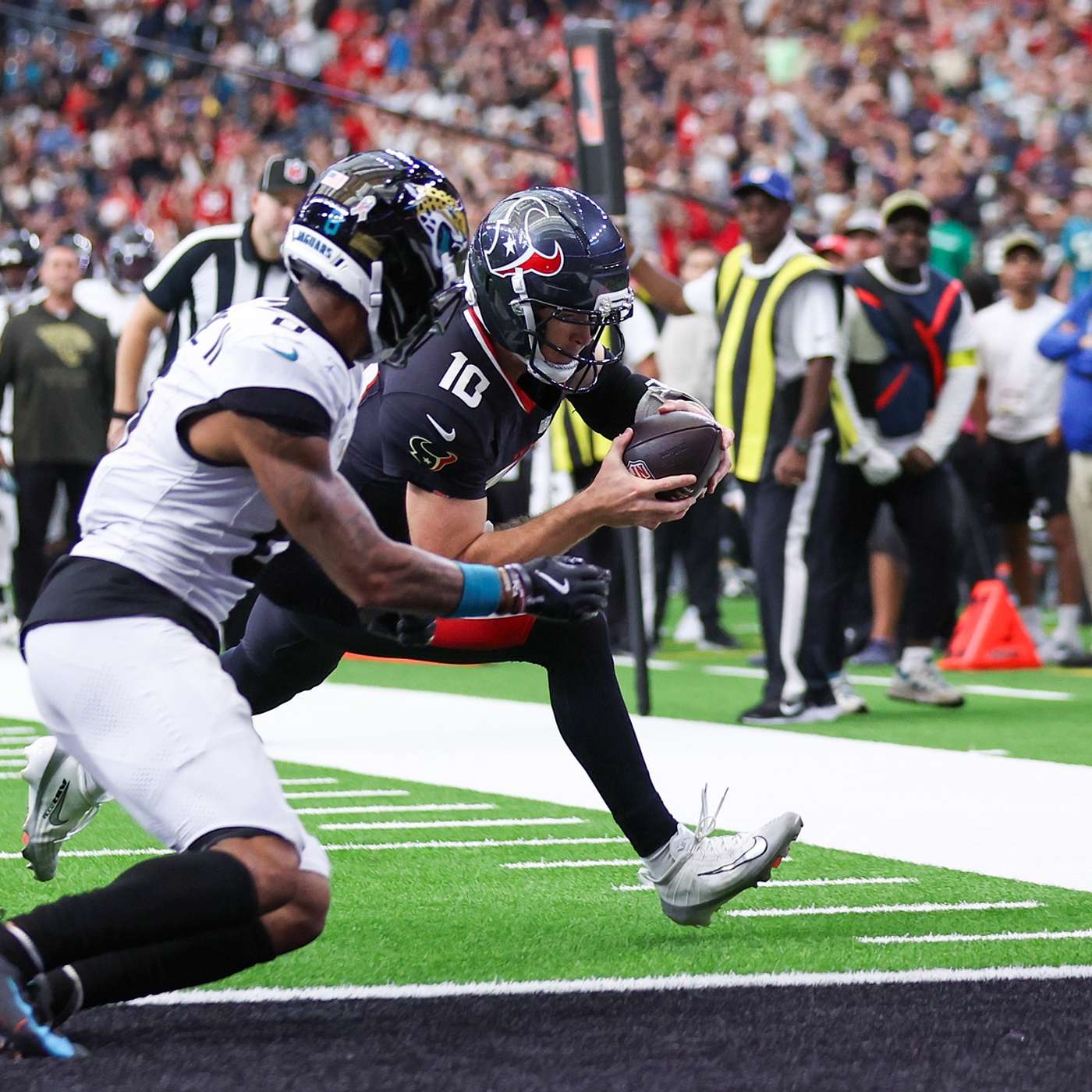 Davis Mills, Danielle Hunter and Texans' shuffled offensive line save the season vs. Jaguars