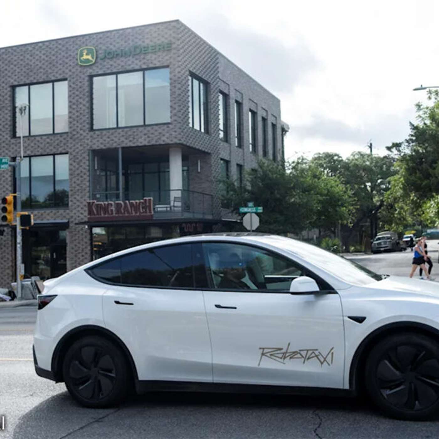A Tesla új korszaka: már sofőr nélkül tesztelik a Robotaxit, az elemzők 2026-ra várják a nagy áttörést episode artwork