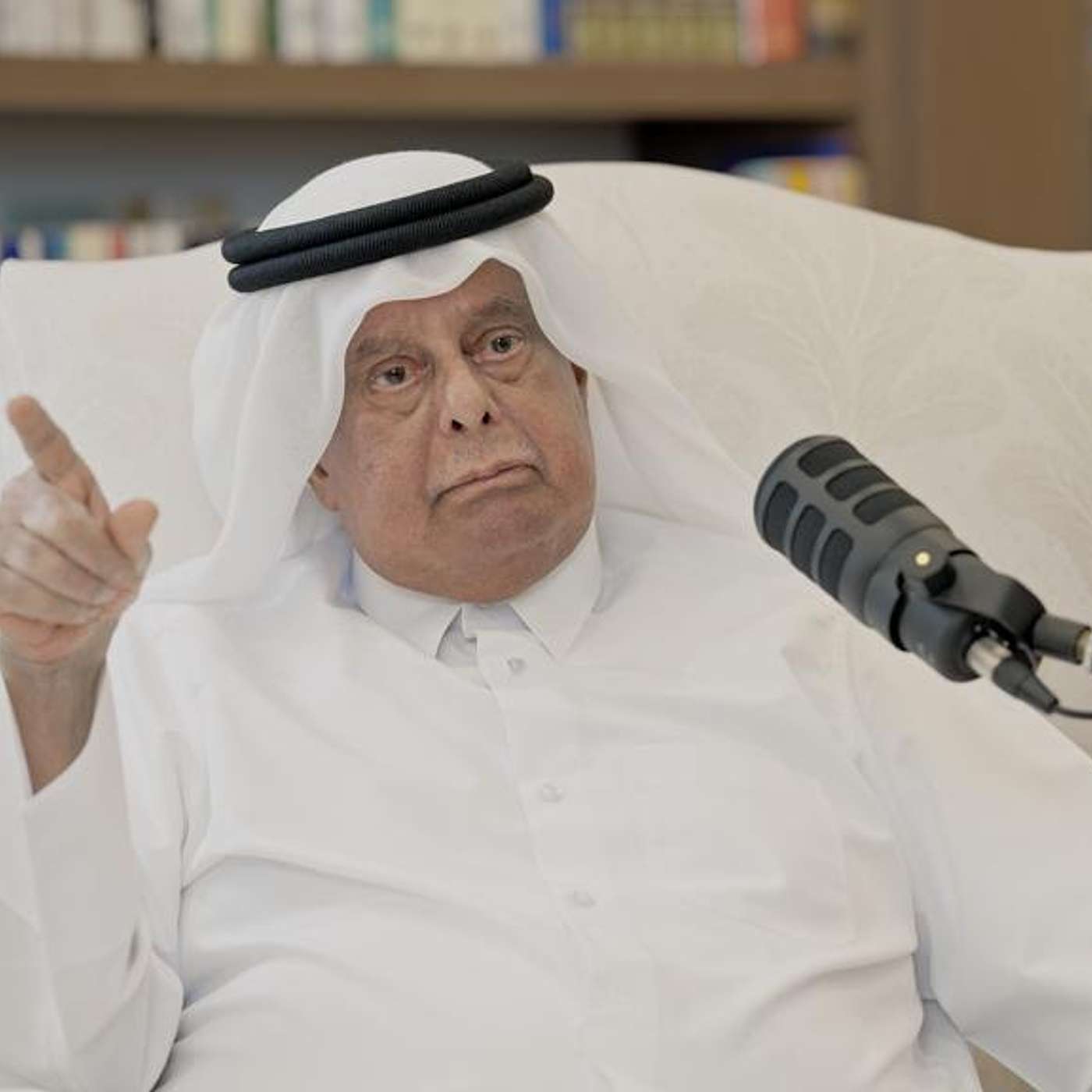 عبد الله بن حمد العطية: العرب مشتتون ويتفرجون على إبادة غزة