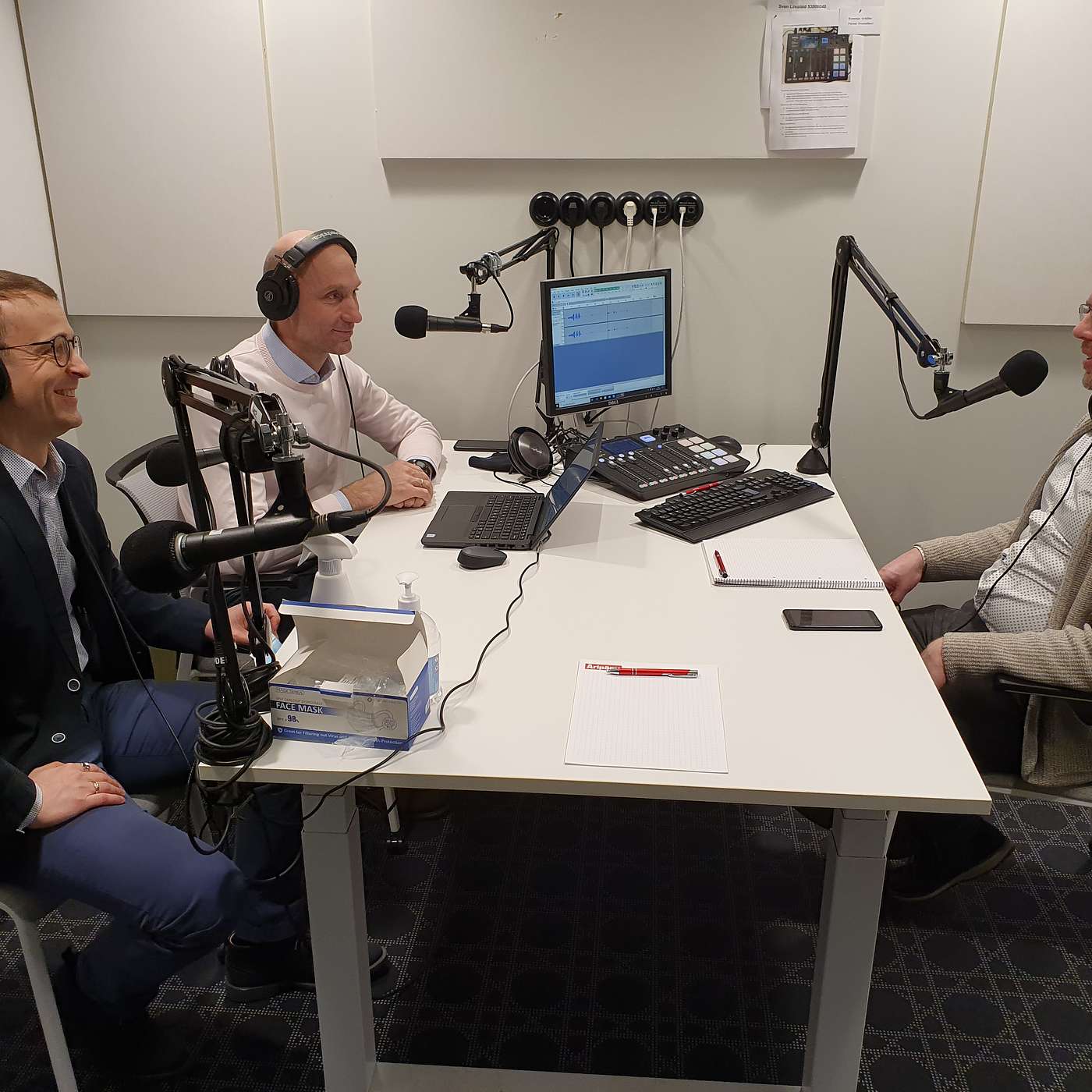 Soraineni sageduse EV 103. sünnipäeva saates arutlevad militaar- ja tsiviiljuhtimise kokkupuutepunktide üle Kaupo Lepasepp, Mario Sõrm ja kolonelleitnant Janno Märk episode artwork