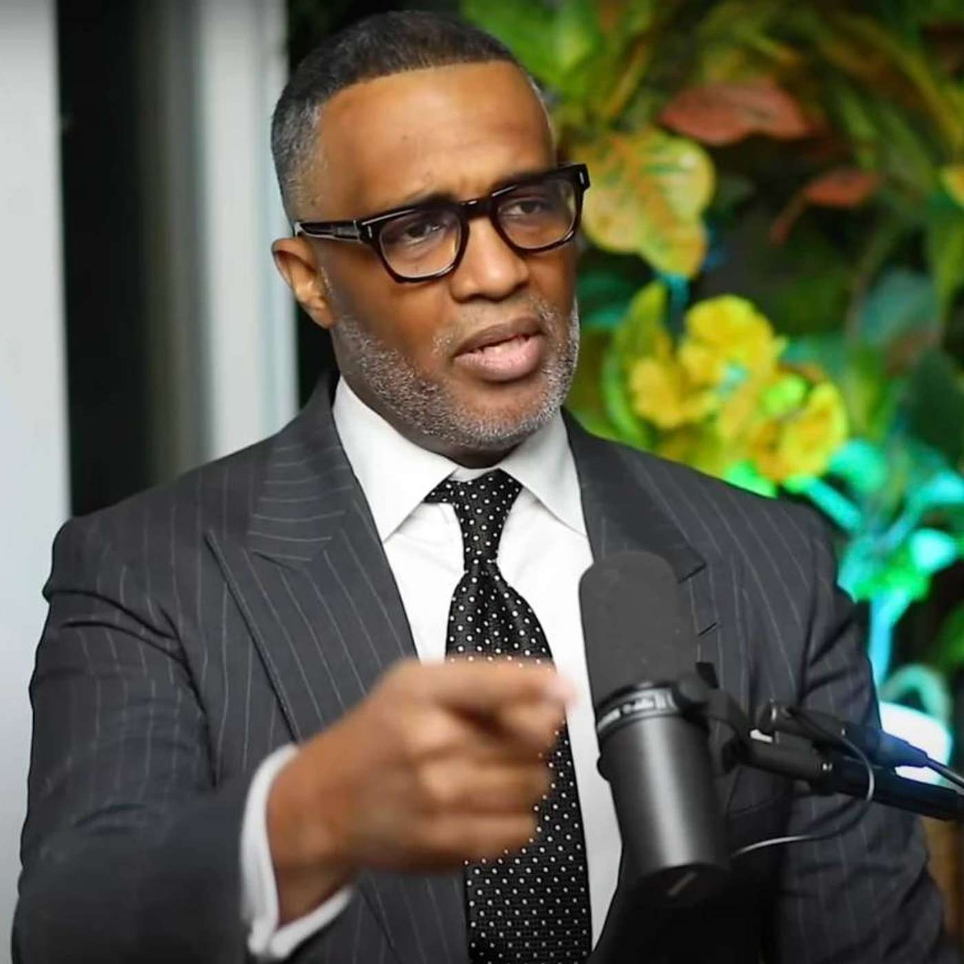 Kevin Samuels vs Karen HEATED DEBATE - SHE WILL NOT AGREE {Reaction} | Helios Blog 929