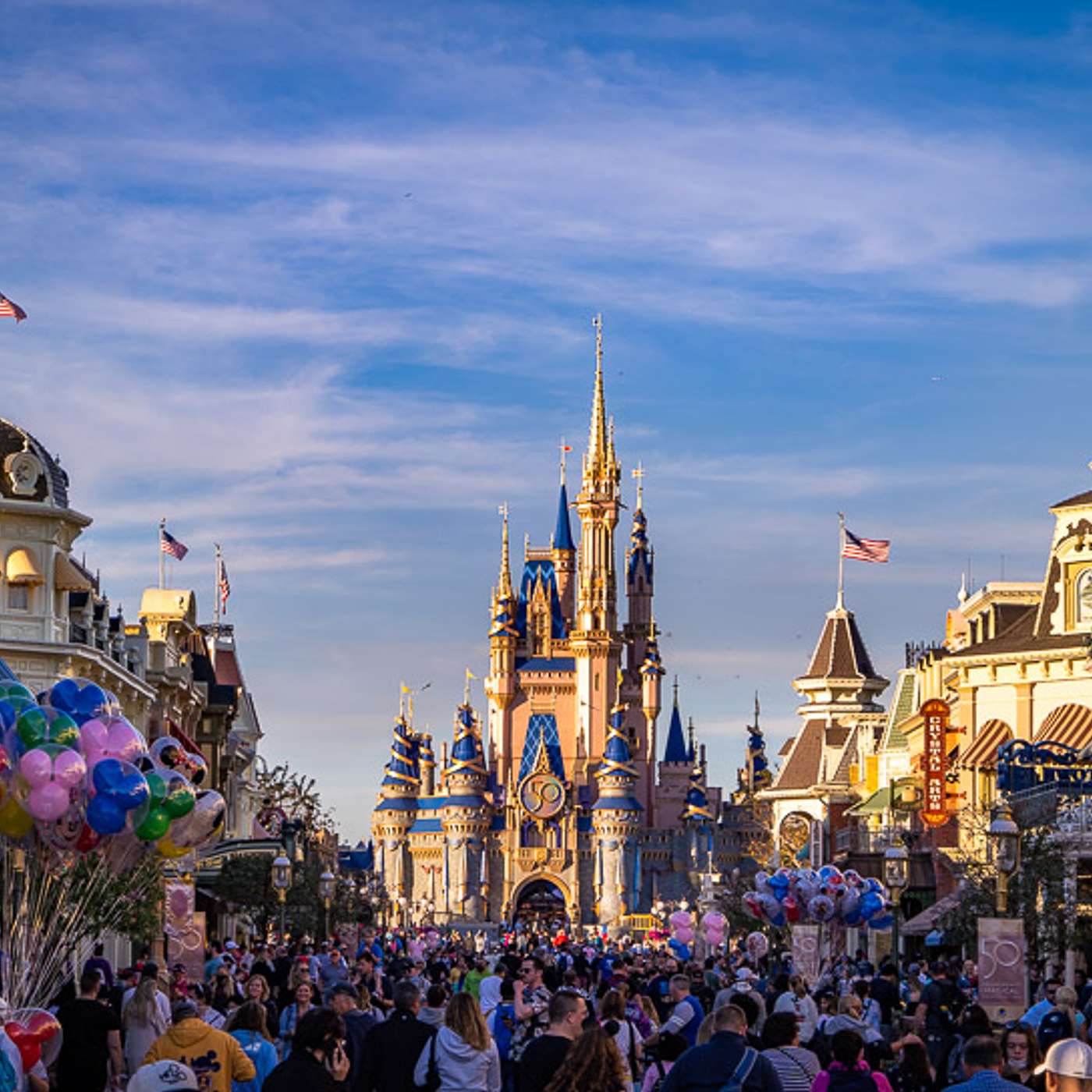 335 – 10 Tips to Outsmart the Crowds at Walt Disney World episode artwork