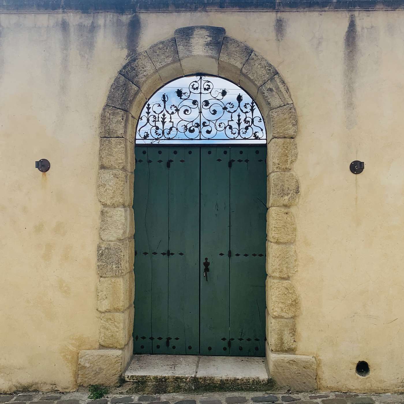 The Luberon: Place of Beauty and Stone episode artwork