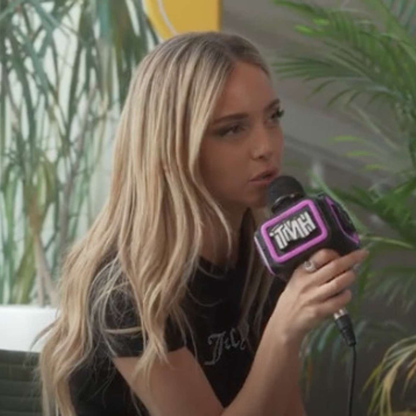 Ana Mena y KHEA se entrevistan: "La buena vibra fue lo mejor de nuestro feat. Todo fue muy órganico" episode artwork