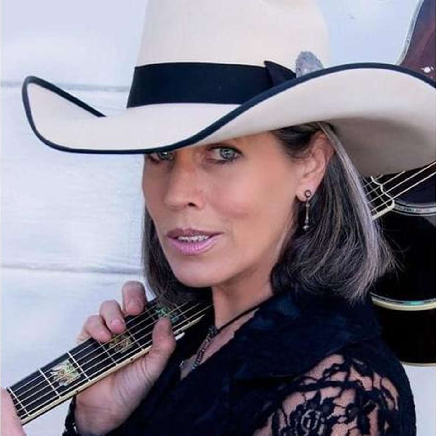 SINGER ALMEDA BRADSHAW & HORSEWOMAN  MARY KITZMILLER on EQUESTRIAN LEGACY RADIO