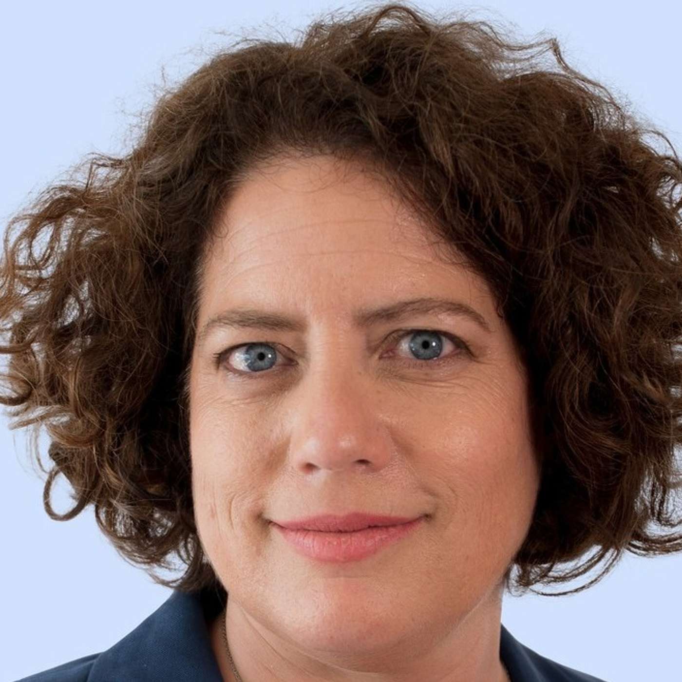 Législatives partielles : Caroline Traverse, la candidate du parti présidentiel dans la IX ème