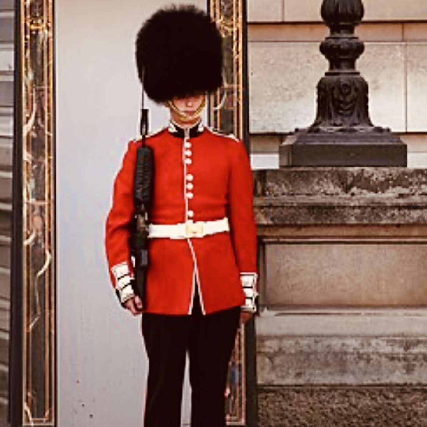 Saint Columba and the Scotts Guards 💂