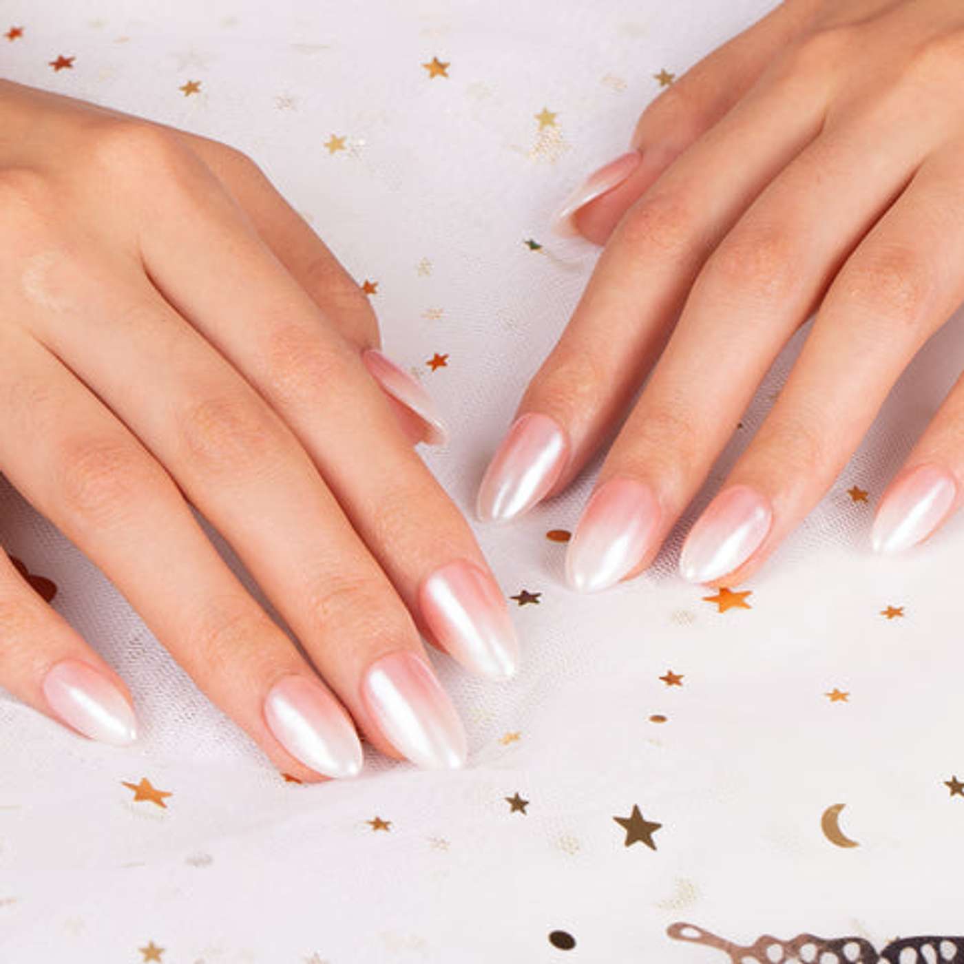 HOW TO GET HAILEY BIEBER'S VIRAL GLAZED DONUT NAILS