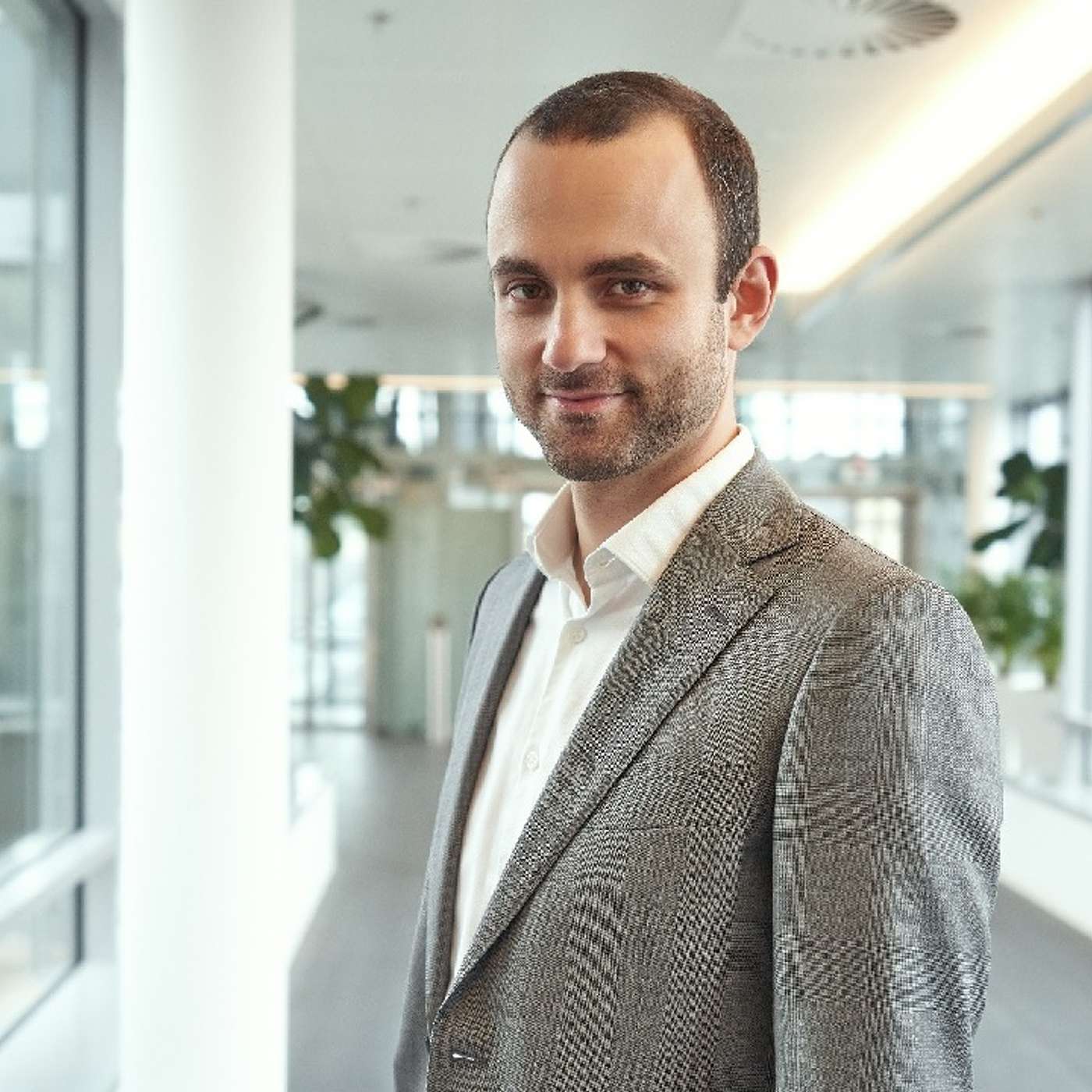 Lukáš Novotný (WOOD & Company): Pokud by letos překvapila inflace, mohlo by to skrze politiku Fedu opět zatřást i s akciovým trhem. Záchrana First Republic Bank oživuje debatu o morálním hazardu episode artwork