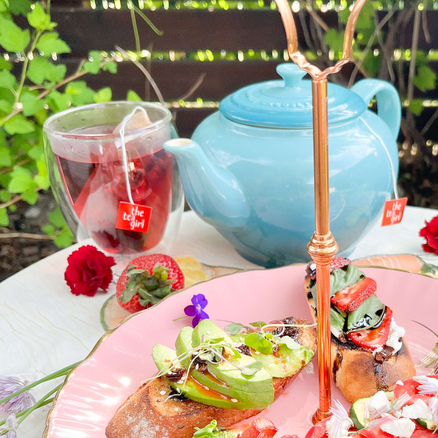 S3 E40 All About Tea (Plus! Pretty Toast) with Special Guest Sarah, The Tea Girl