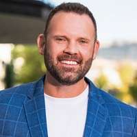 Wyatt Graves