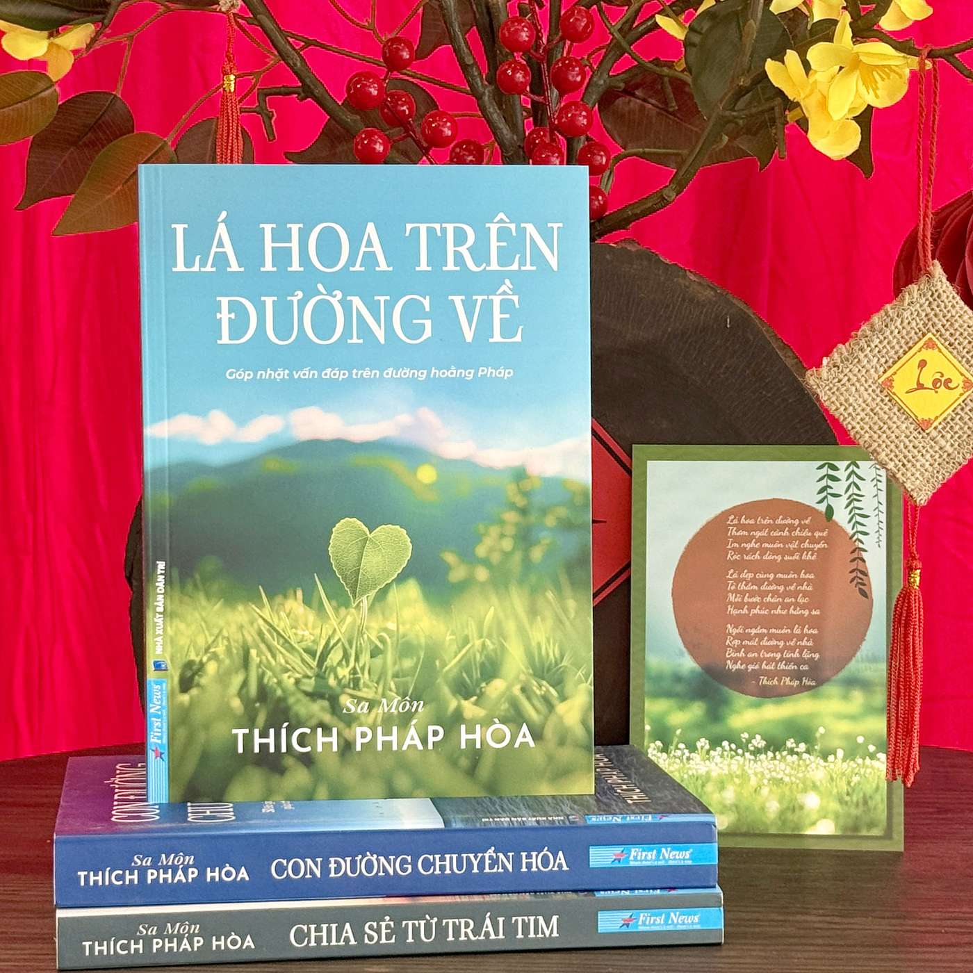 ‘Lá hoa trên đường về’ - Những vấn đáp mở lối tỉnh thức giữa đời sống hiện đại ‘Lá hoa trên đường về’ - Những vấn đáp mở lối tỉnh thức giữa đời sống hiện đại