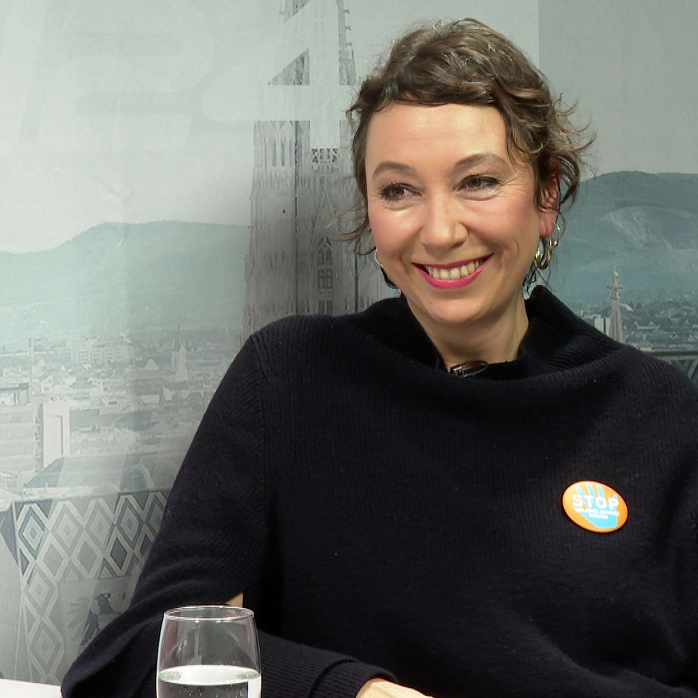 Wir leben in einer Zeit in der viel zu wenig miteinander gesprochen wird - Ursula Strauss im Gespräch episode artwork