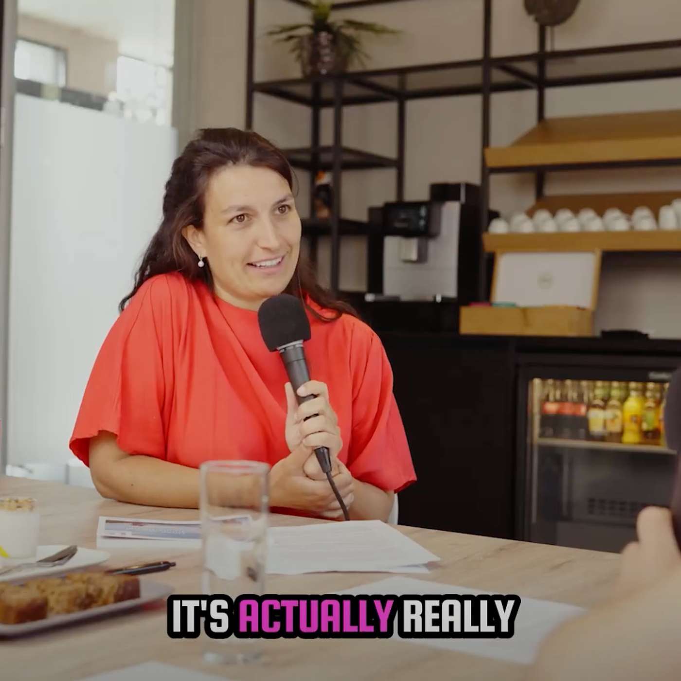 Nick interviewt Equans over hun zoektocht naar het Goede in Veiligheid op het werk, fysiek én mentaal. Nick interviewt Equans over hun zoektocht naar het Goede in Veiligheid op het werk, fysiek én mentaal.