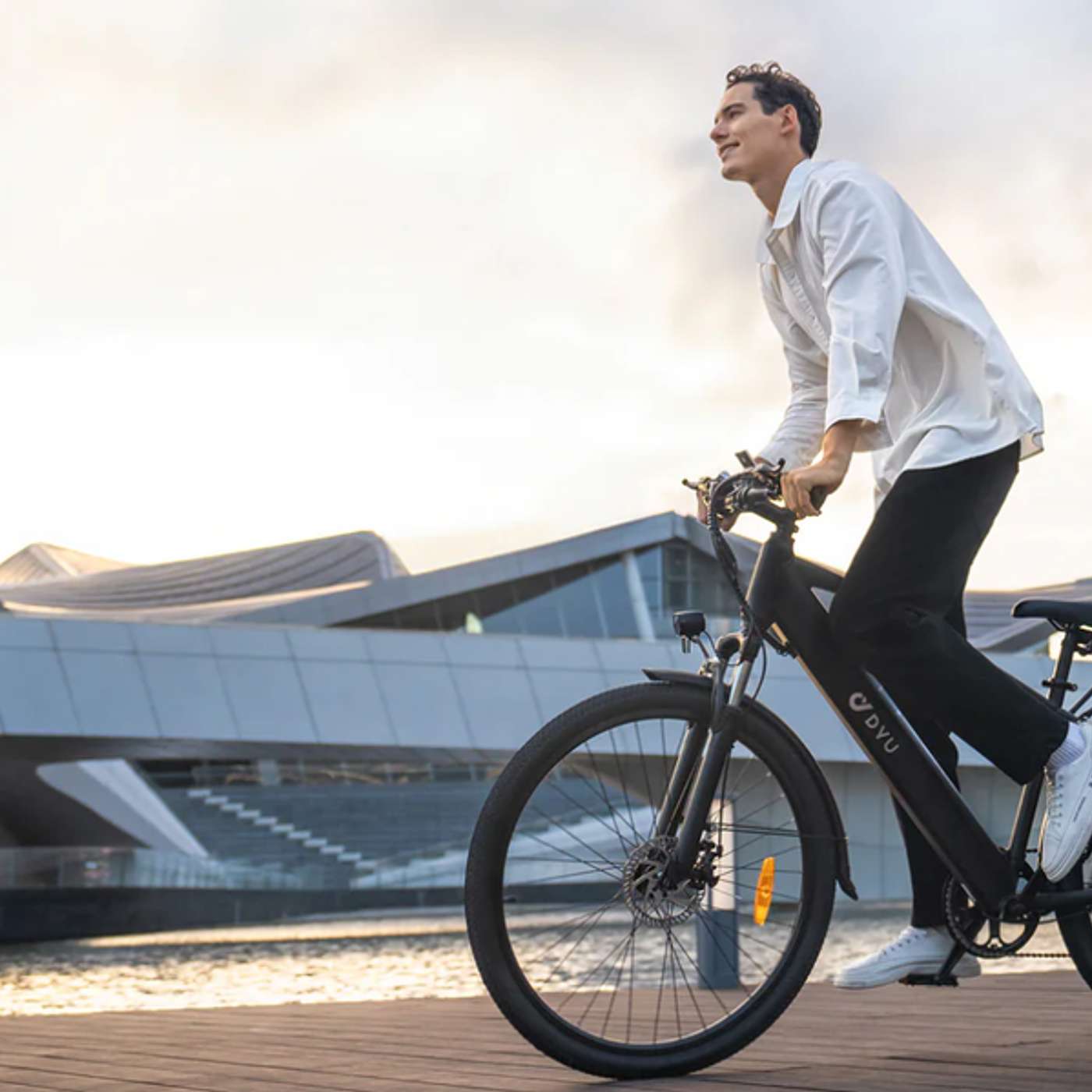 Revolutionize Your Urban Travels with the Electrifying DYU C5 E-Bike!