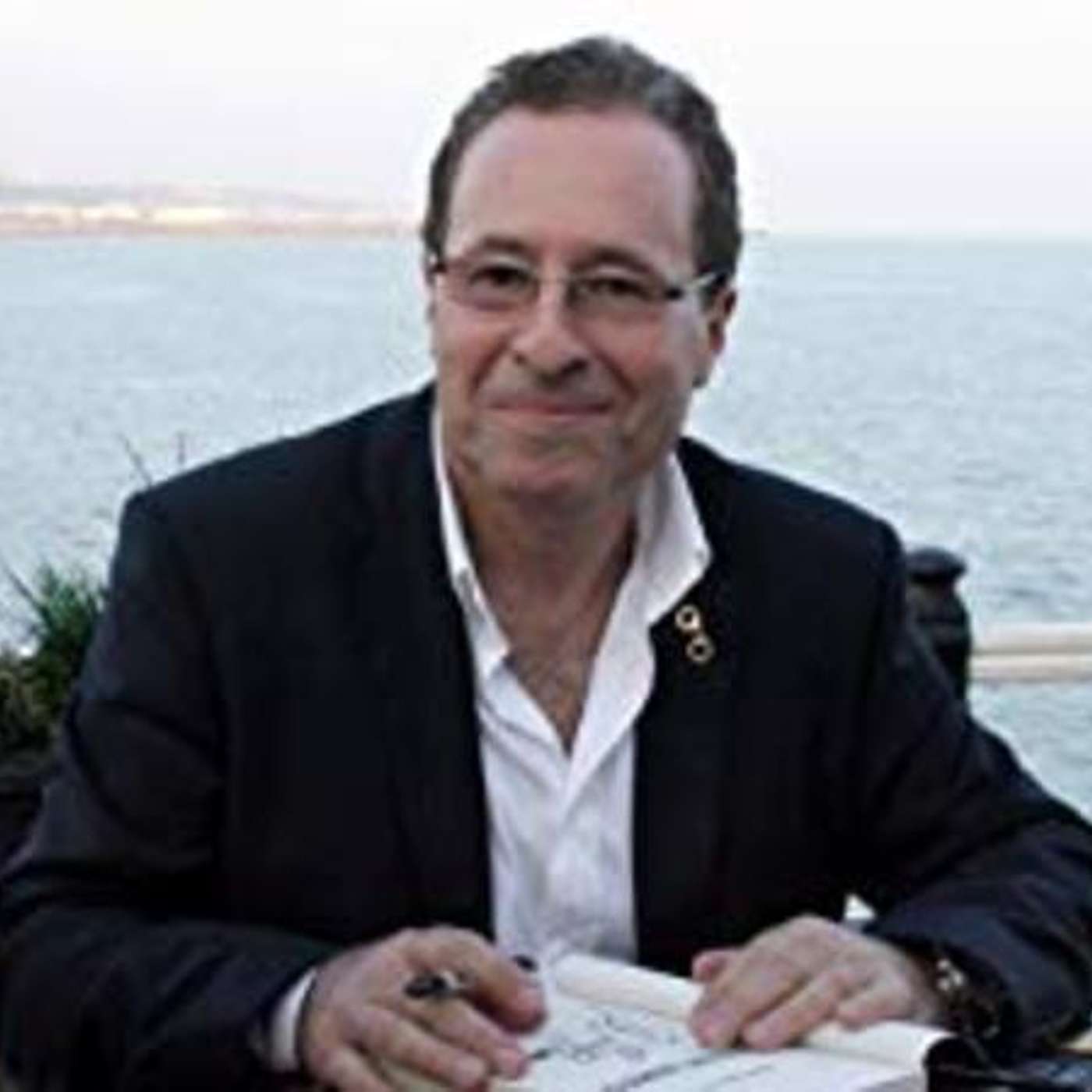 Talking Thrillers with #1 UK Best Selling Author Peter James on Book Lights episode artwork