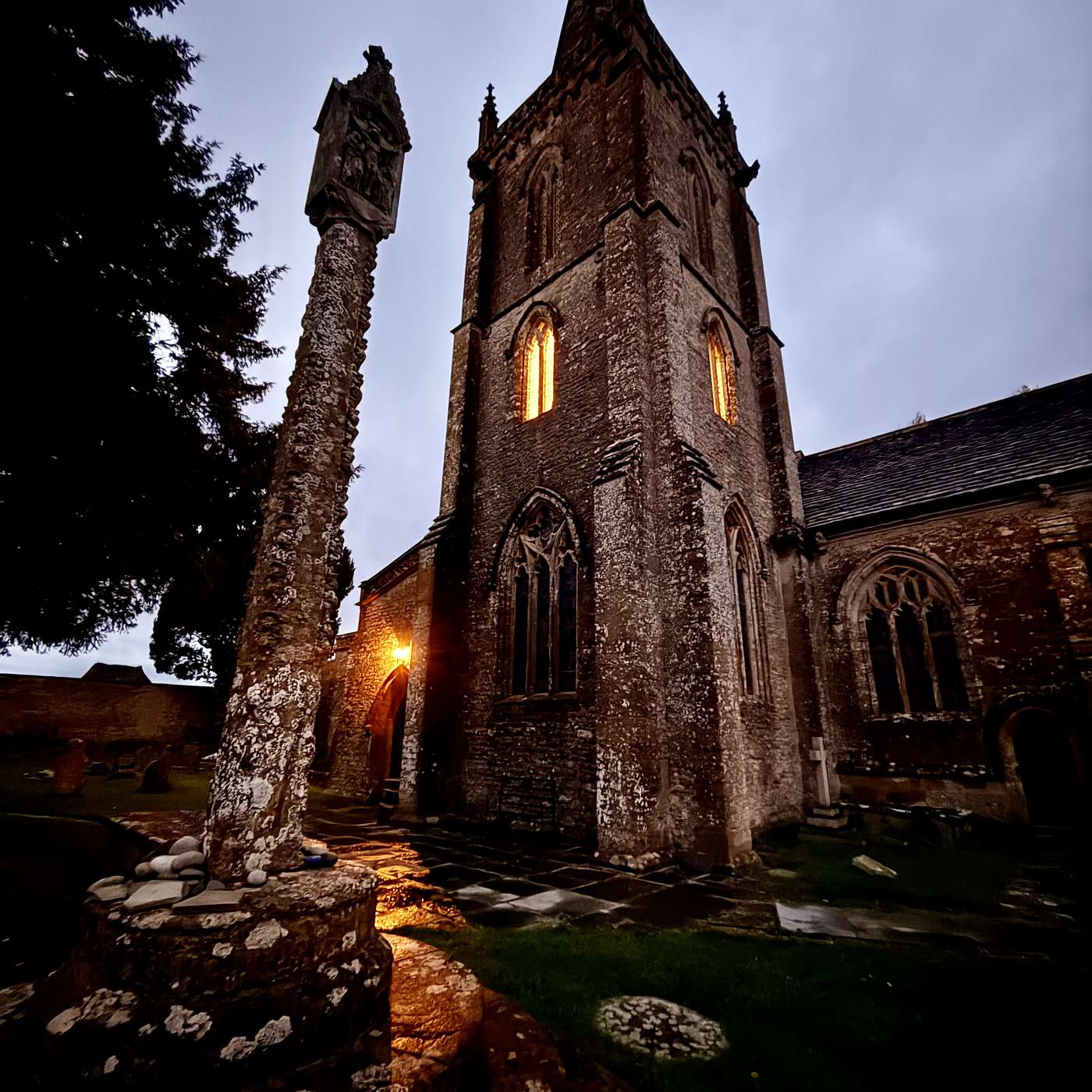 Gretel le Maître Ponders Beauty, with Bede & other guests