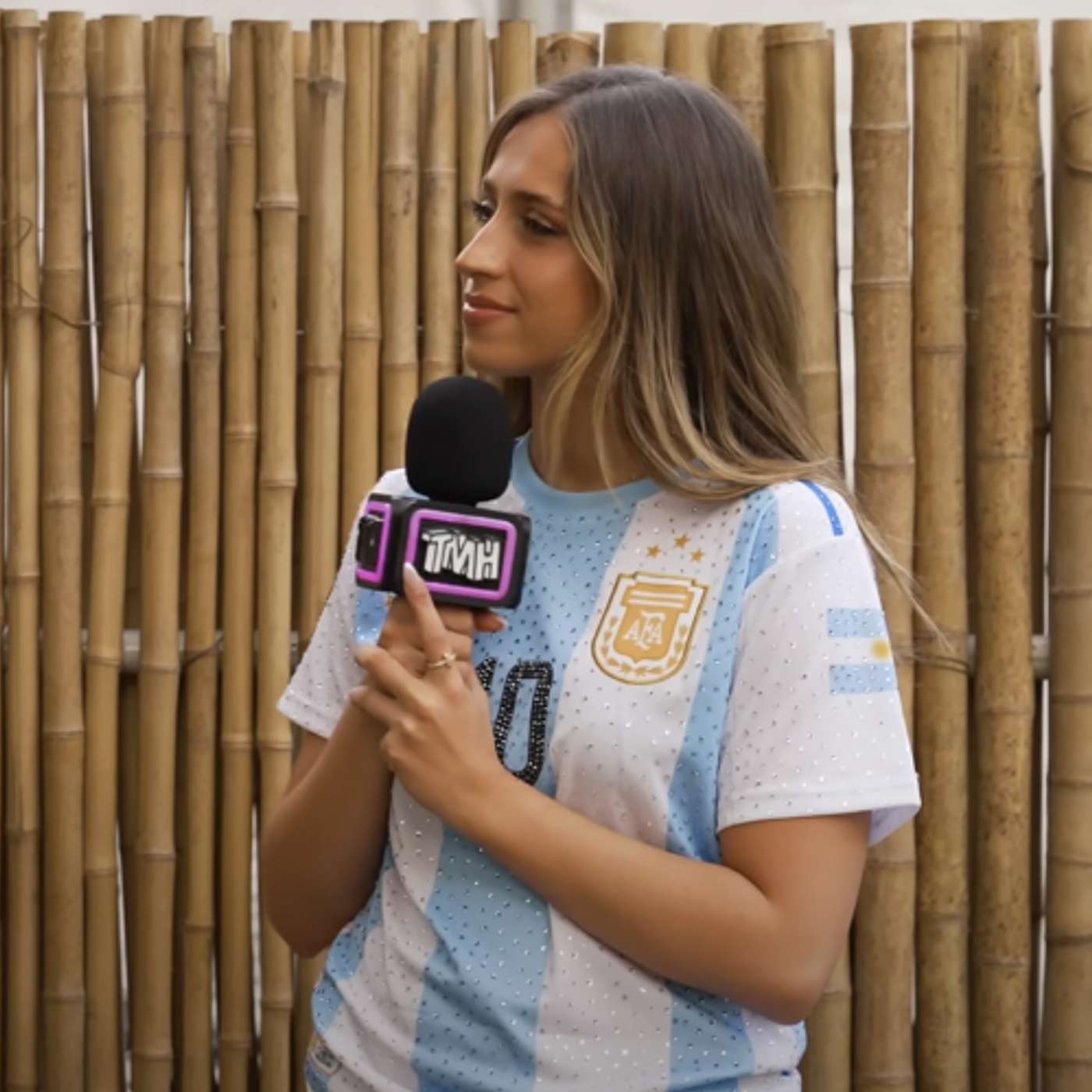 Entrevista a Tate McRae: "Trabajar con The Kid LAROI fue lindo, nos divertimos. Soy fan de él"