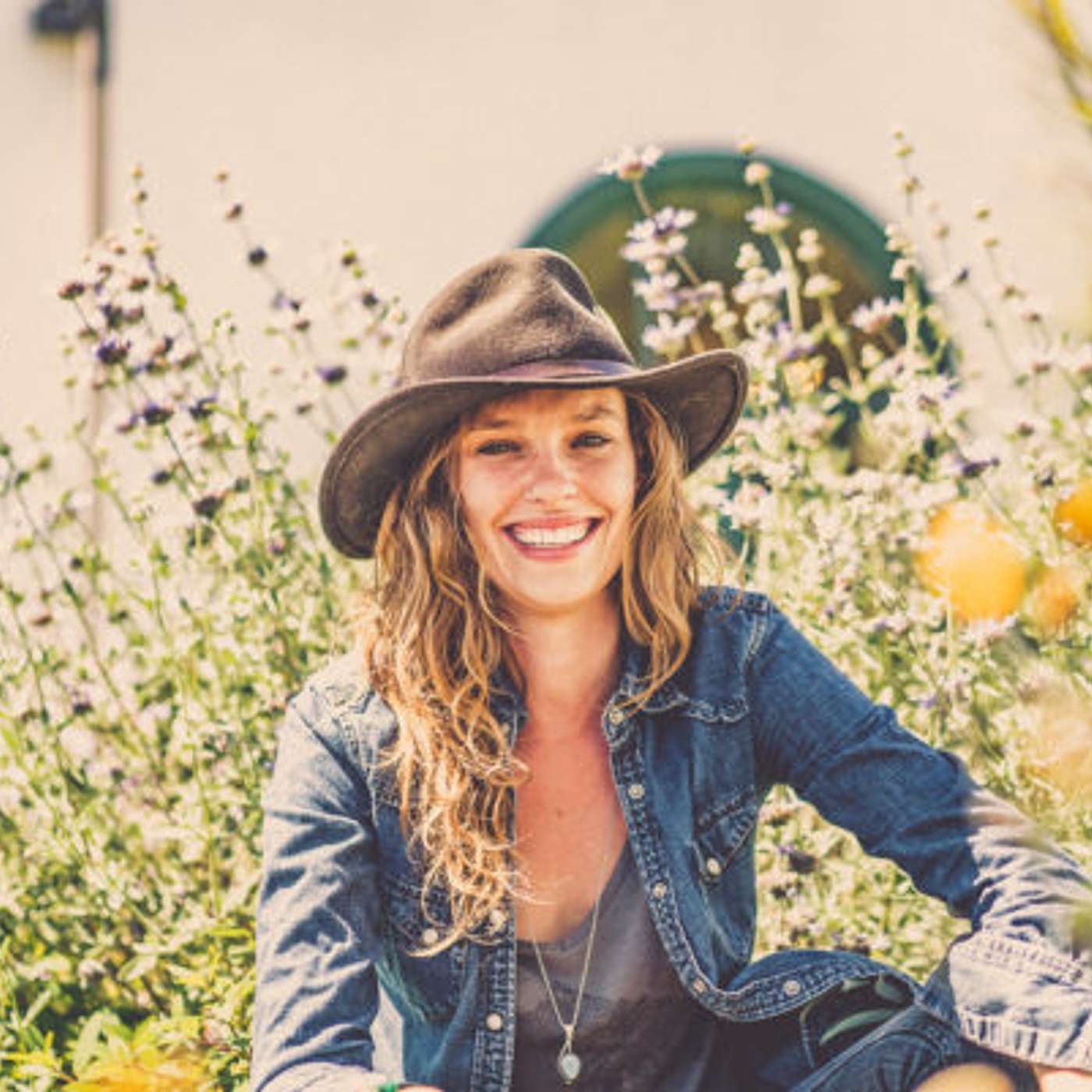165 Lauren Tucker, co-founder of Kiss the Ground helps the next generation of regenerative businesses to thrive