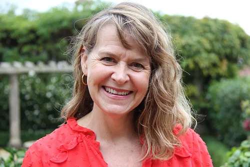 KeriAnne Daniels - Kind Words Count Founder