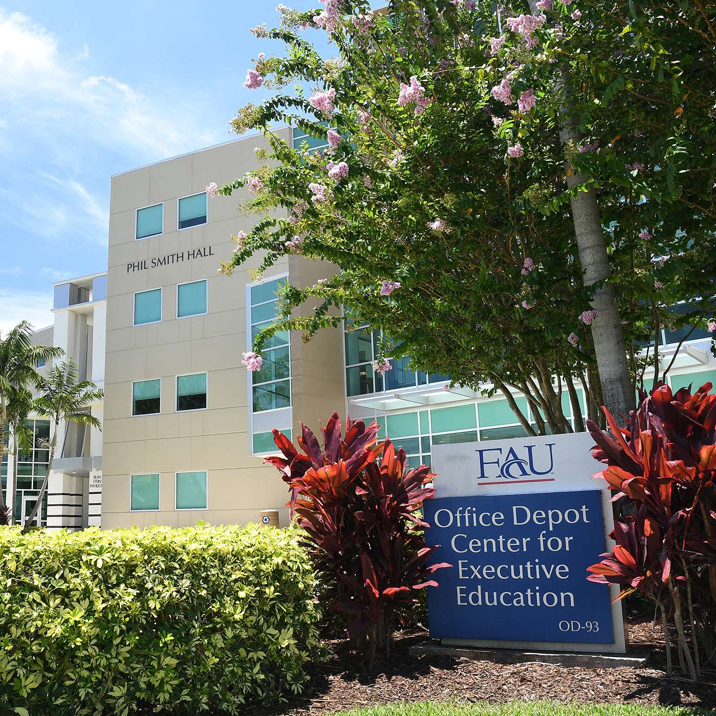 #PodNews: FAU’s Executive Education Programs Break Into ‘Financial Times’ Rankings