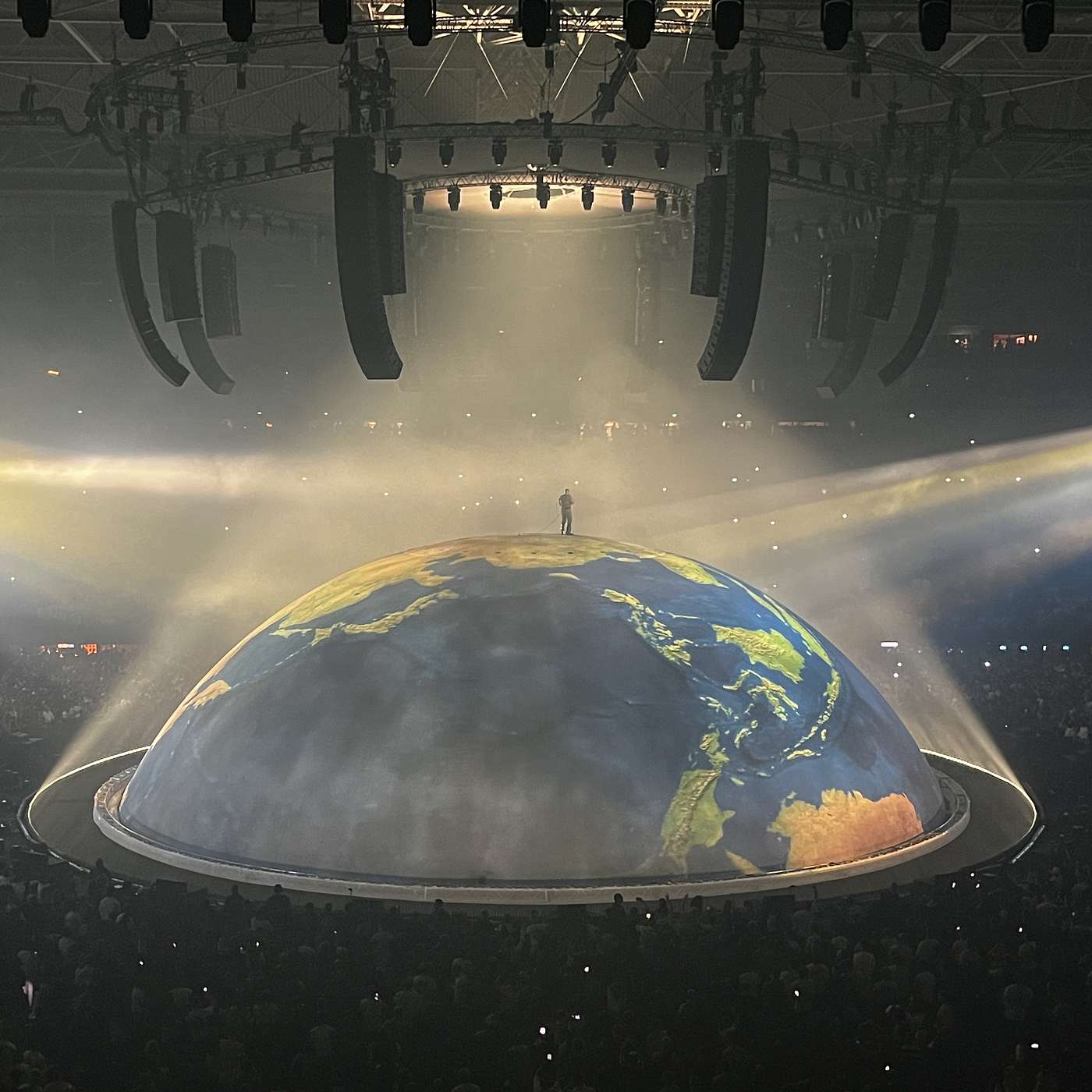 アメリカの最先端スポーツ観戦施設「Cosm」＋ Kanye Westのライブに行ってきた！ episode artwork