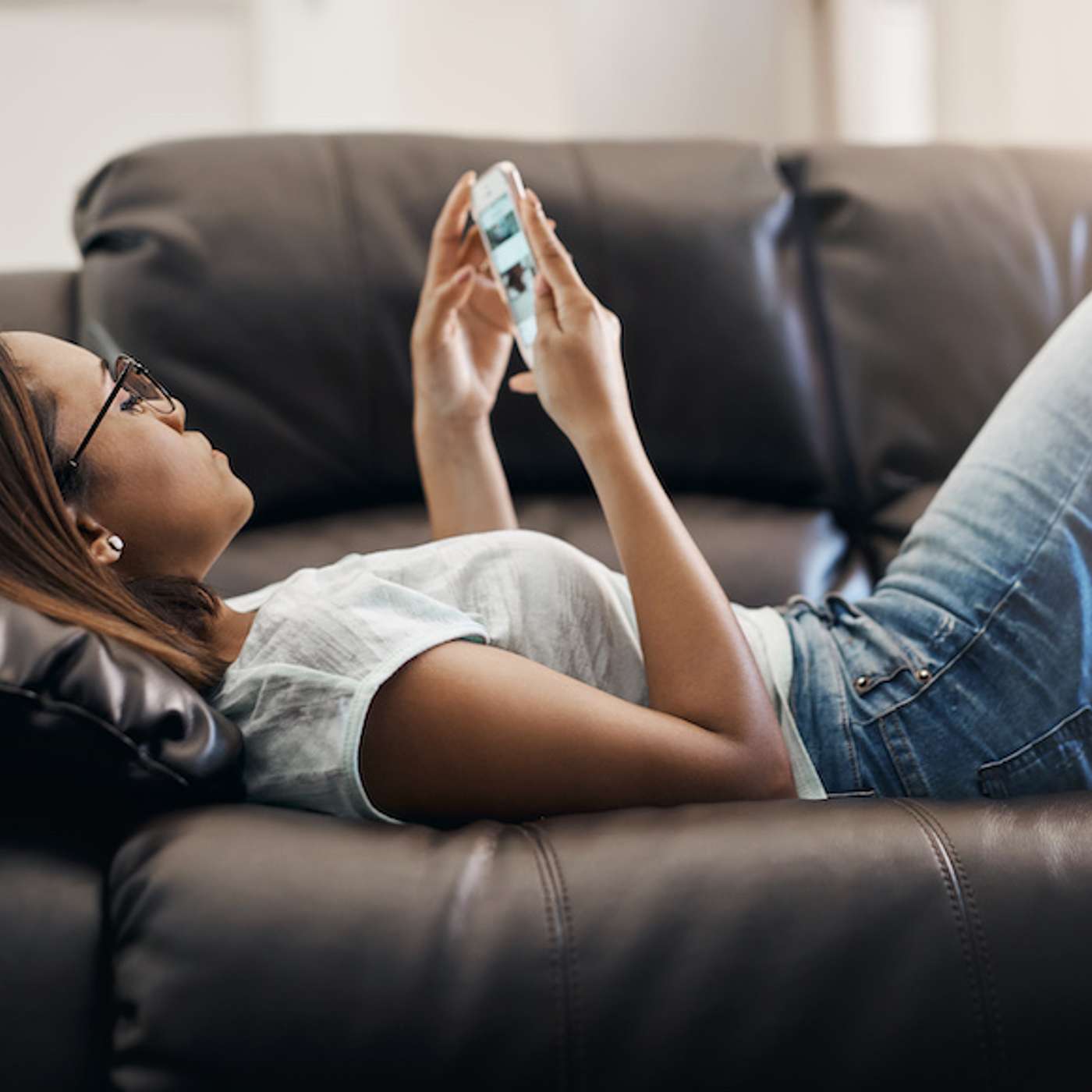 175: Mindless Scrolling, Screen Time, and Device Dependency.