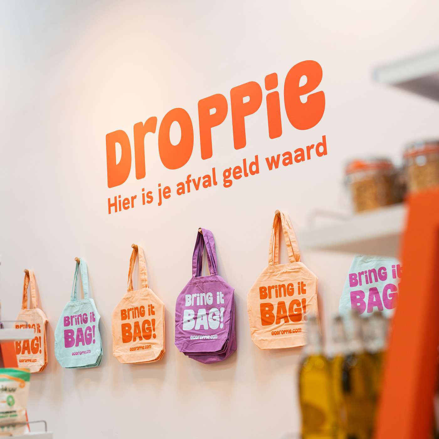 Droppie: rendere la raccolta differenziata facile e redditizia - #retailinnovations by Kiki Lab episode artwork